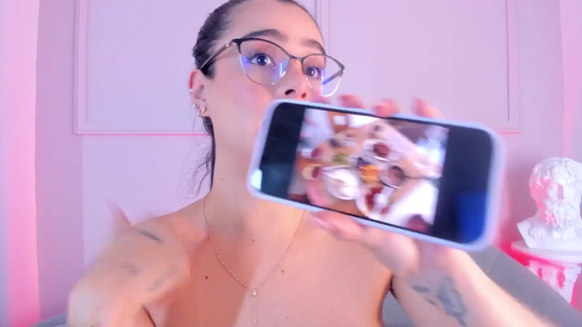 Gallery image thumbnail from VictoriaMilan's myfreecams stream on, 10/14/2025, 16:01 image 14 of 20
