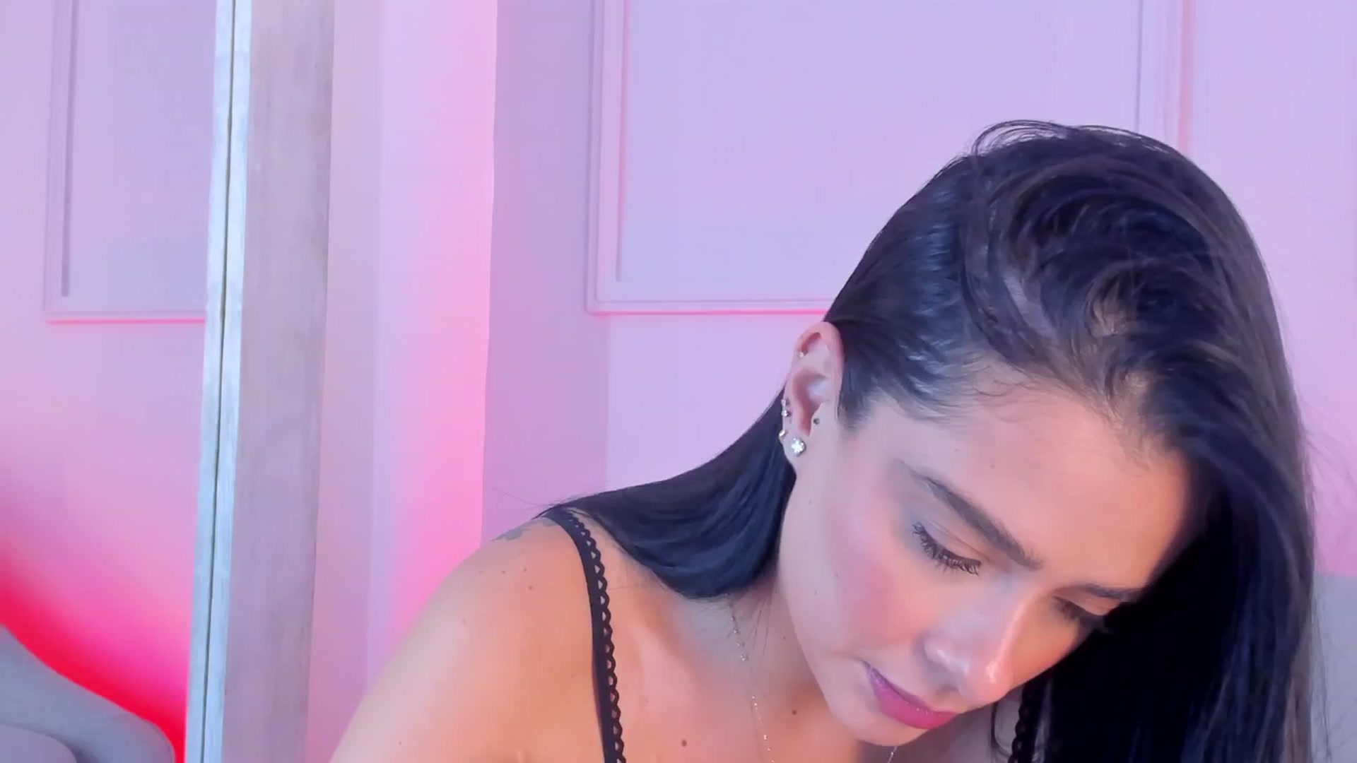 Gallery image thumbnail from VictoriaMilan's myfreecams stream on, 10/17/2025, 17:14 image 3 of 20
