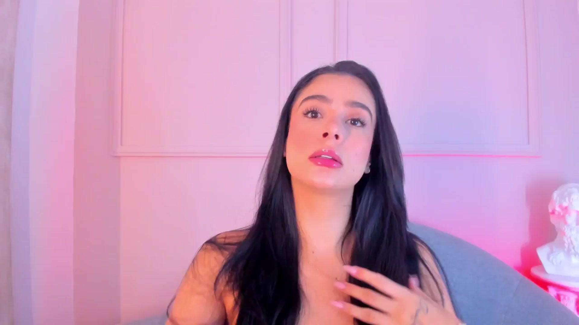 Gallery image thumbnail from VictoriaMilan's myfreecams stream on, 10/19/2025, 16:43 image 1 of 20