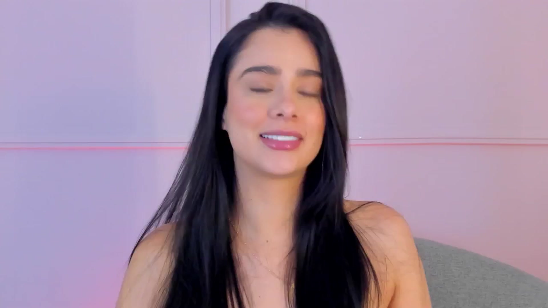 Gallery image thumbnail from VictoriaMilan's myfreecams stream on, 11/05/2025, 17:39 image 1 of 20