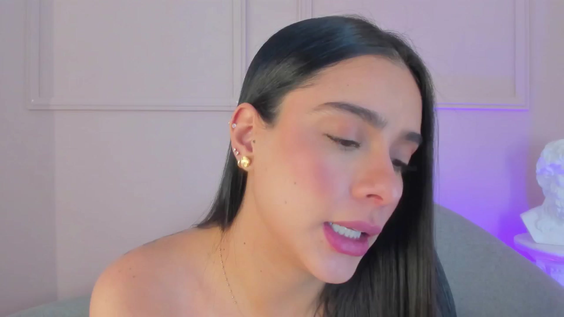 Gallery image thumbnail from VictoriaMilan's myfreecams stream on, 11/18/2025, 16:50 image 20 of 20