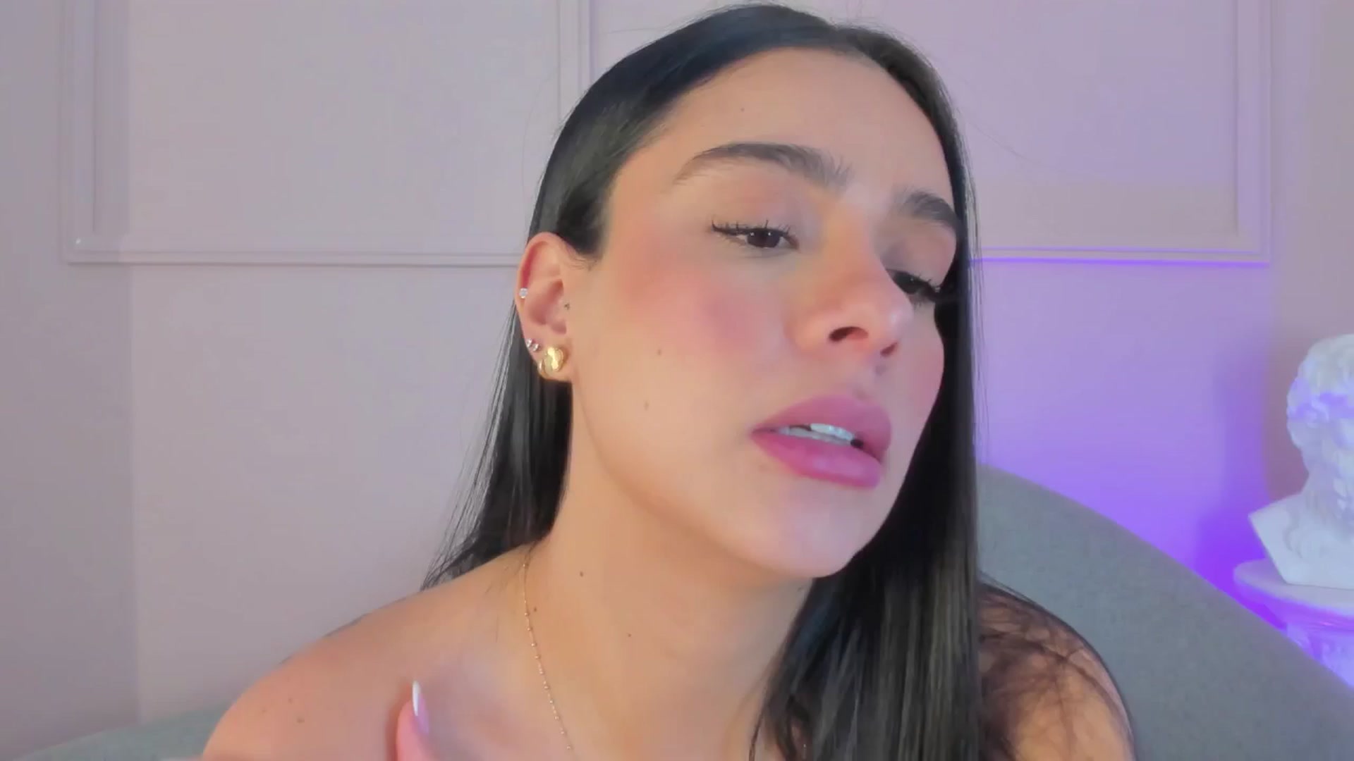 Gallery image thumbnail from VictoriaMilan's myfreecams stream on, 11/18/2025, 16:50 image 19 of 20