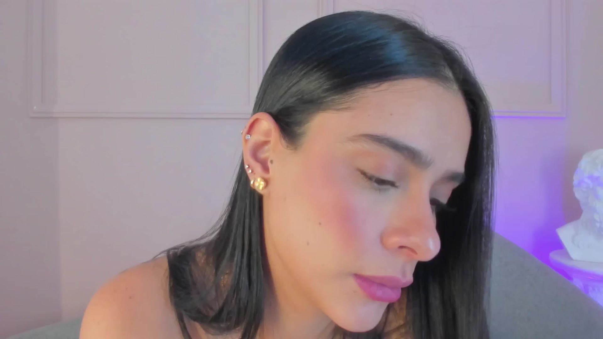 Gallery image thumbnail from VictoriaMilan's myfreecams stream on, 11/18/2025, 16:50 image 18 of 20