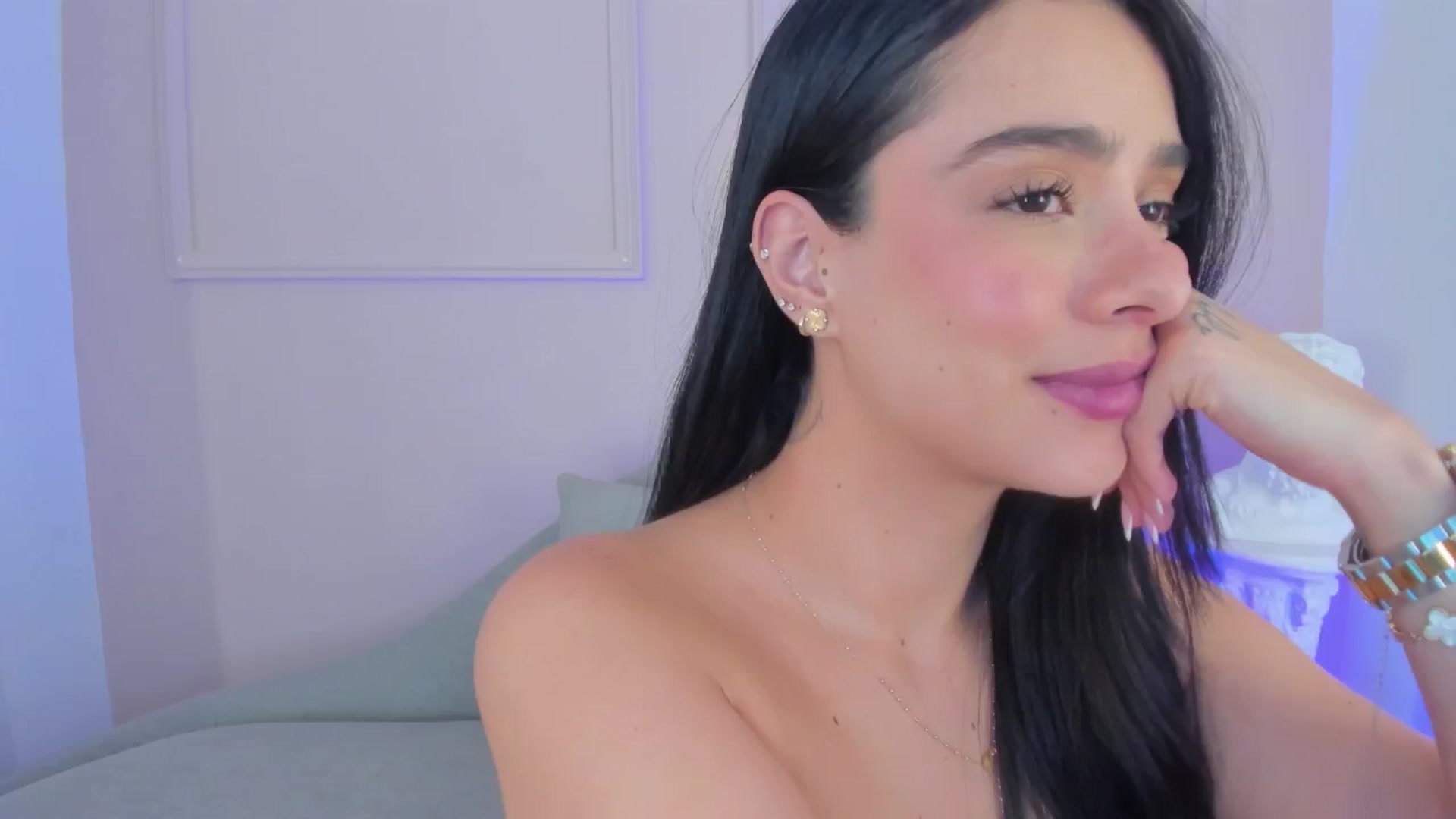 Gallery image thumbnail from VictoriaMilan's myfreecams stream on, 11/24/2025, 17:51 image 17 of 20