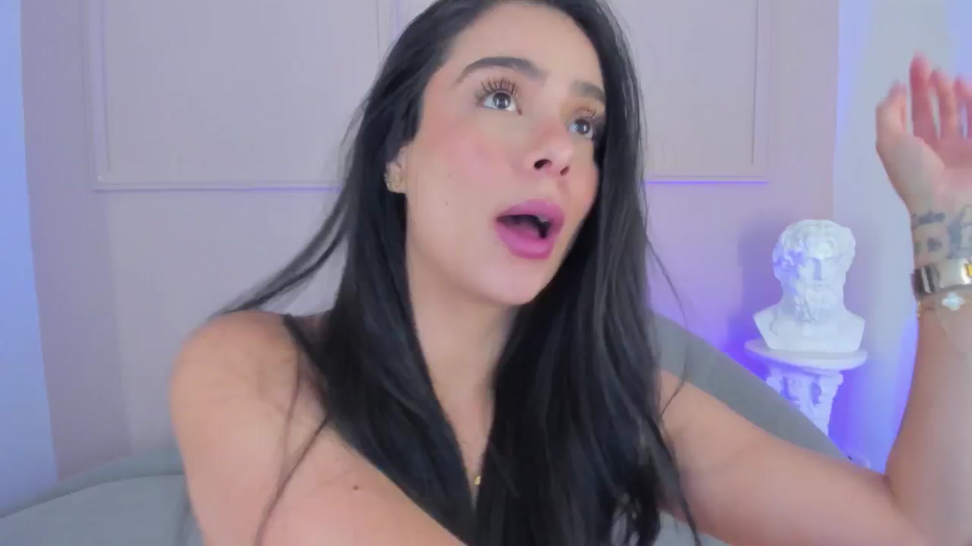 Gallery image thumbnail from VictoriaMilan's myfreecams stream on, 11/24/2025, 17:51 image 9 of 20