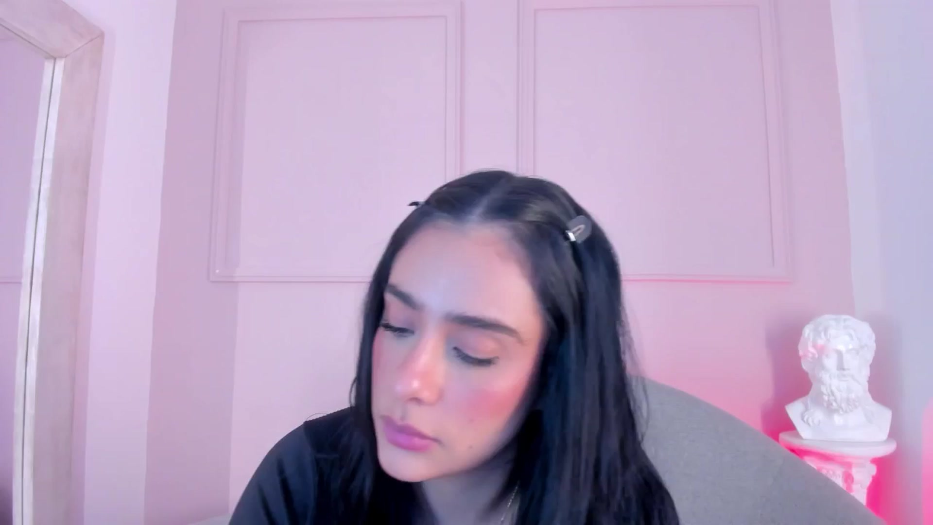 Gallery image thumbnail from VictoriaMilan's myfreecams stream on, 11/26/2025, 18:34 image 16 of 20