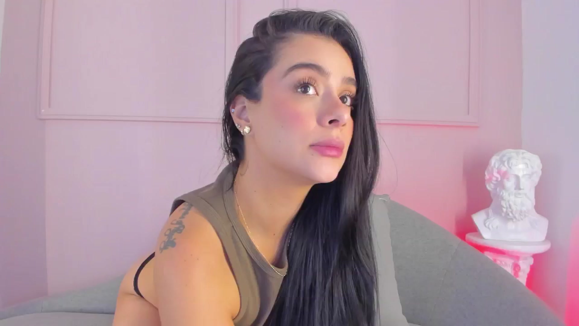 Gallery image thumbnail from VictoriaMilan's myfreecams stream on, 11/27/2025, 16:54 image 19 of 20