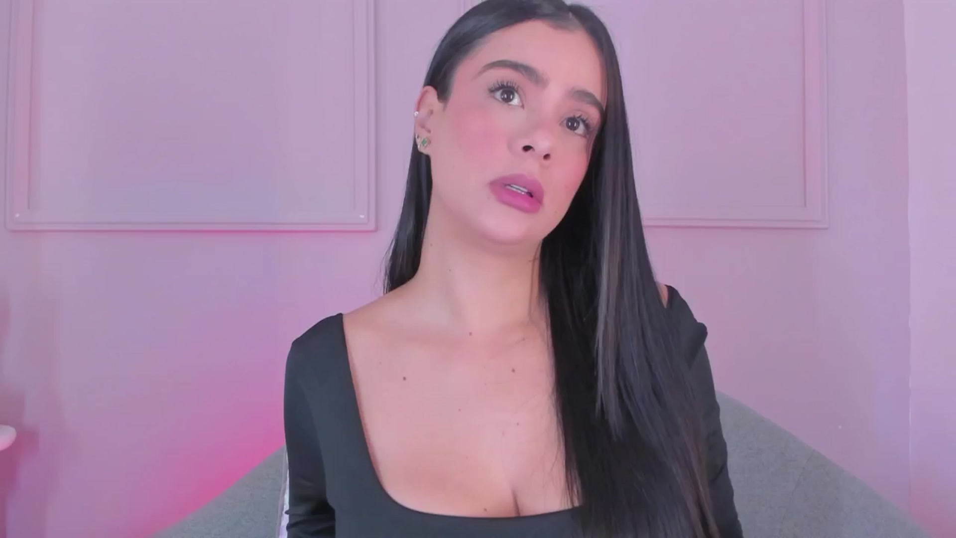 Gallery image thumbnail from VictoriaMilan's myfreecams stream on, 03/27/2026, 16:14 image 4 of 20