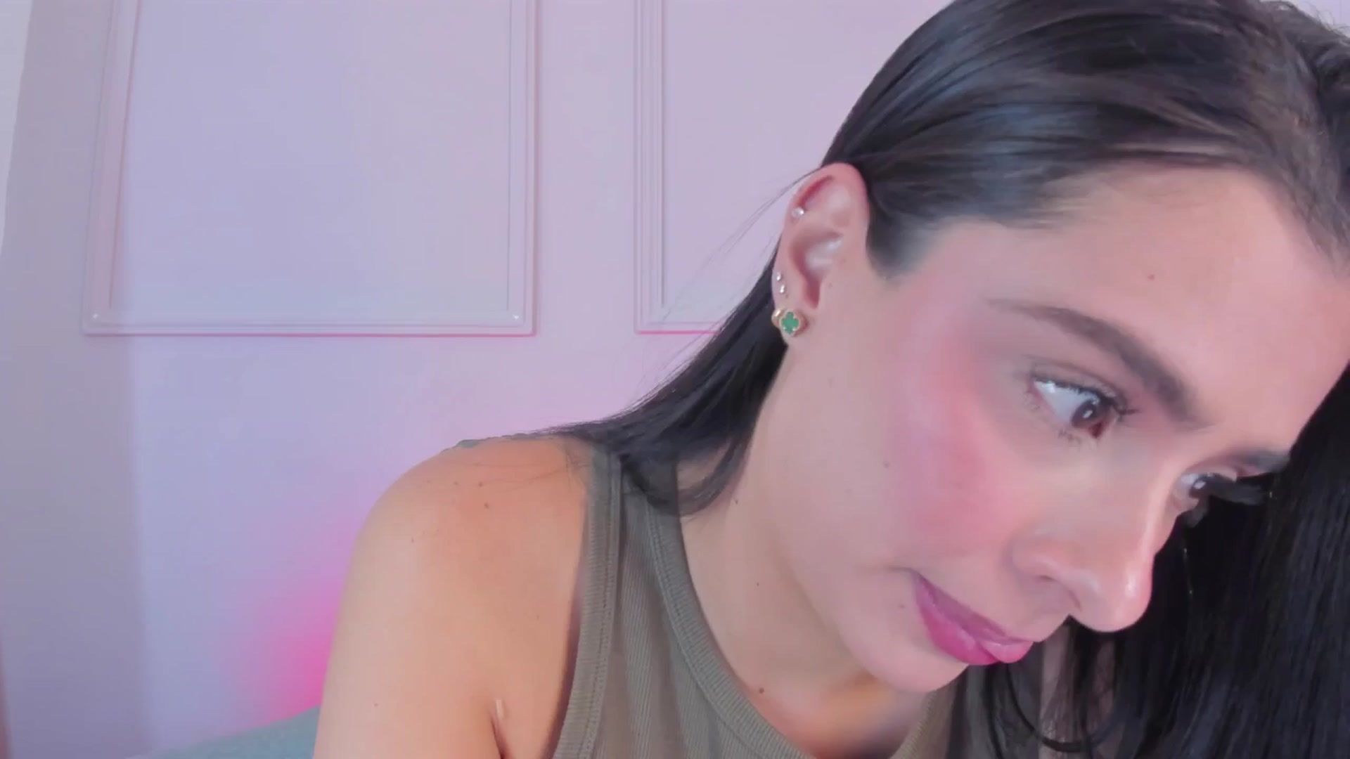 Gallery image thumbnail from VictoriaMilan's myfreecams stream on, 04/11/2026, 19:54 image 5 of 20