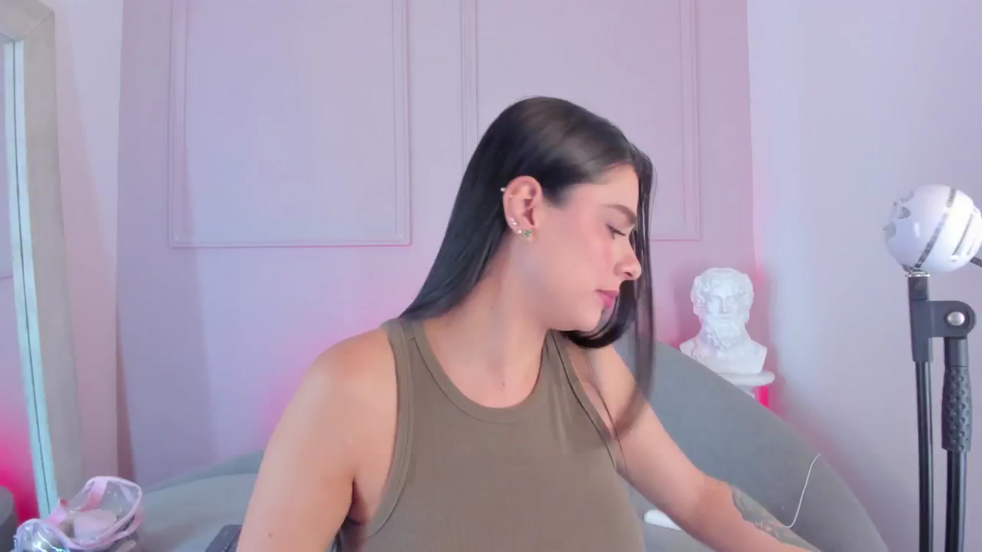 Gallery image thumbnail from VictoriaMilan's myfreecams stream on, 04/11/2026, 19:54 image 14 of 20