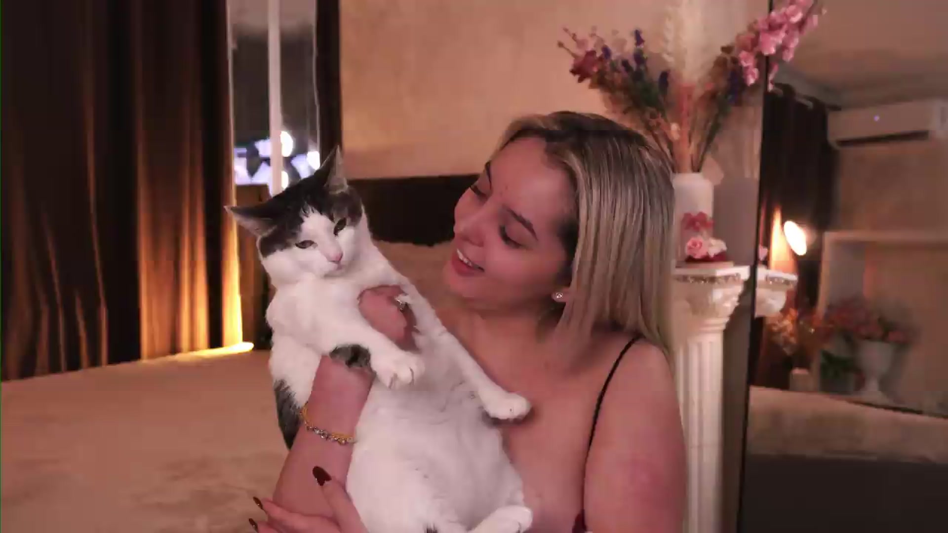 Gallery image thumbnail from VictoriaMorro's myfreecams stream on, 06/28/2026, 13:14 image 18 of 20