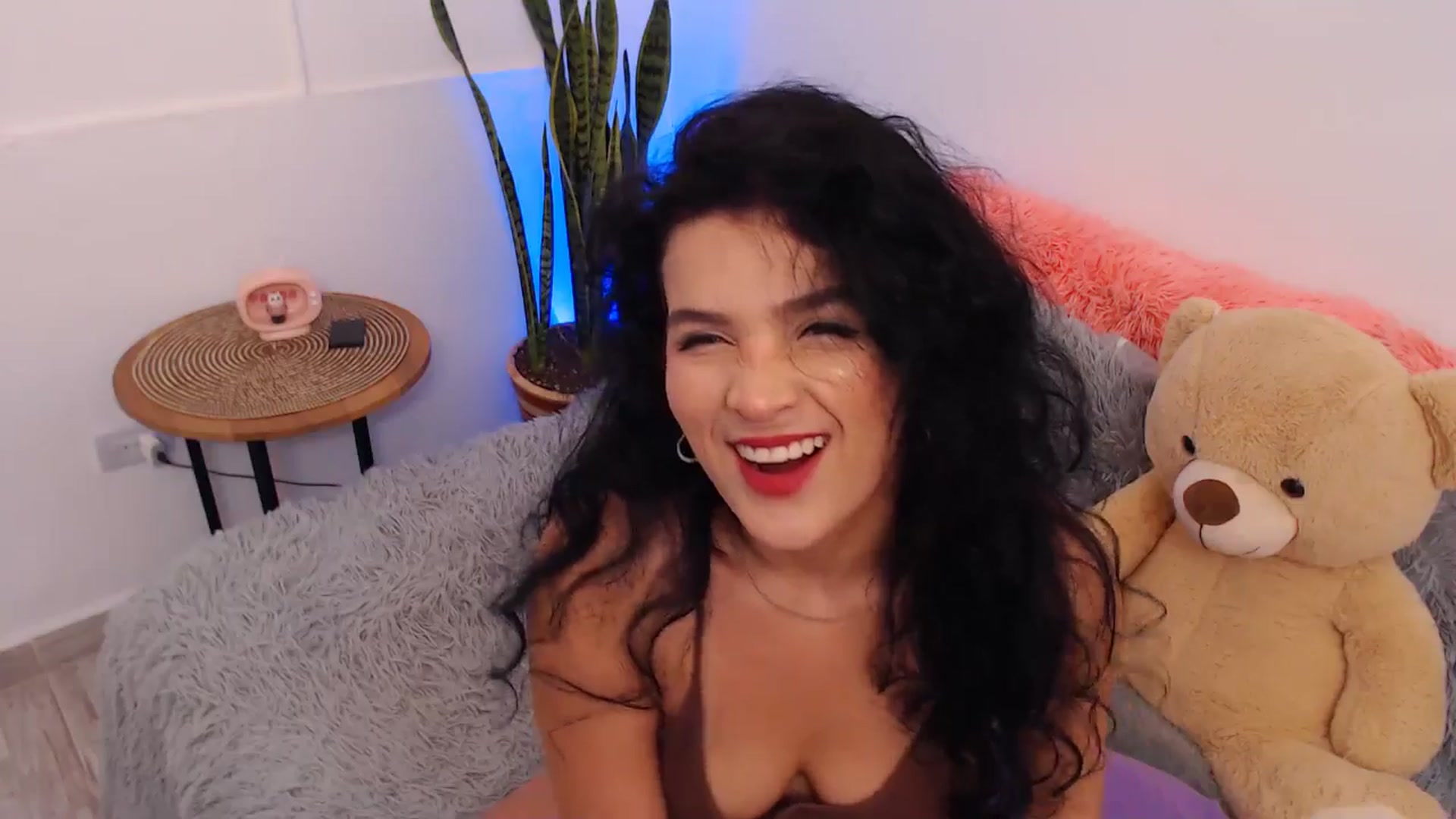 Gallery image thumbnail from VictoriaOsman's myfreecams stream on, 04/09/2026, 07:03 image 12 of 20