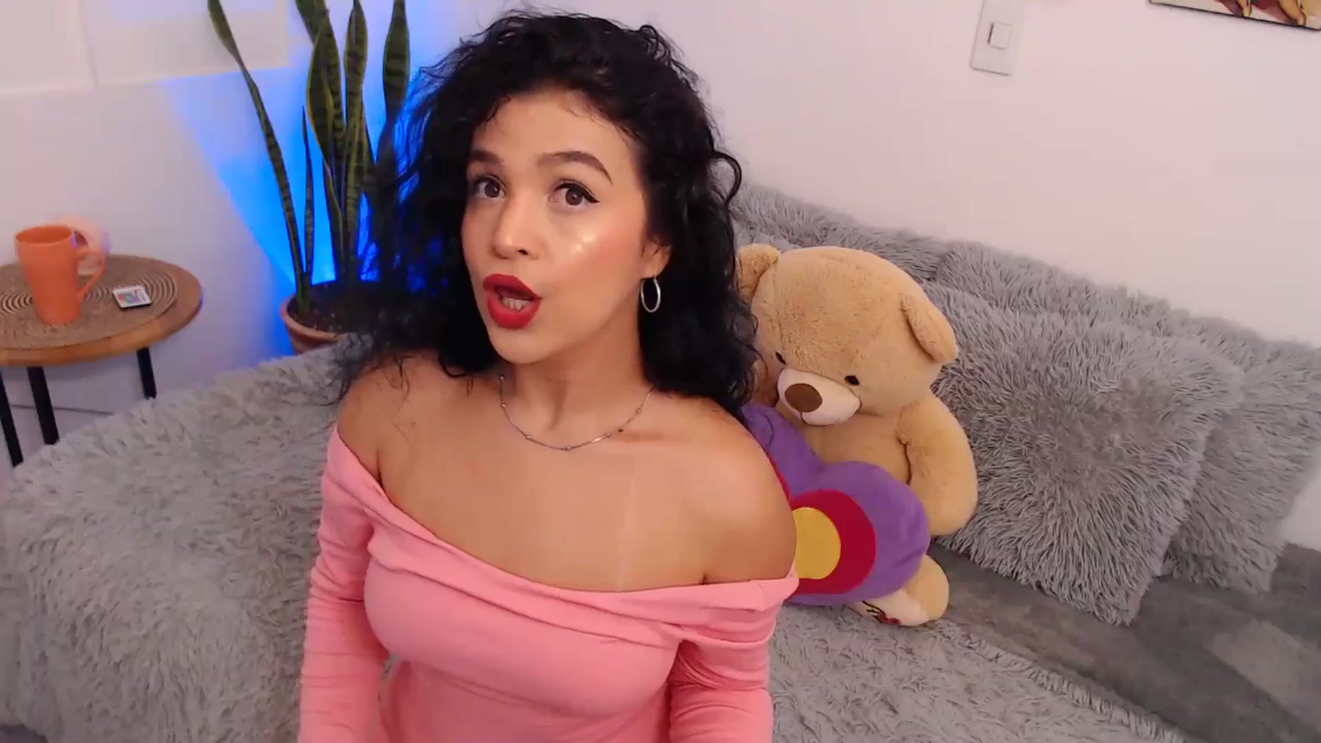 Gallery image thumbnail from VictoriaOsman's myfreecams stream on, 04/14/2026, 05:18 image 16 of 20