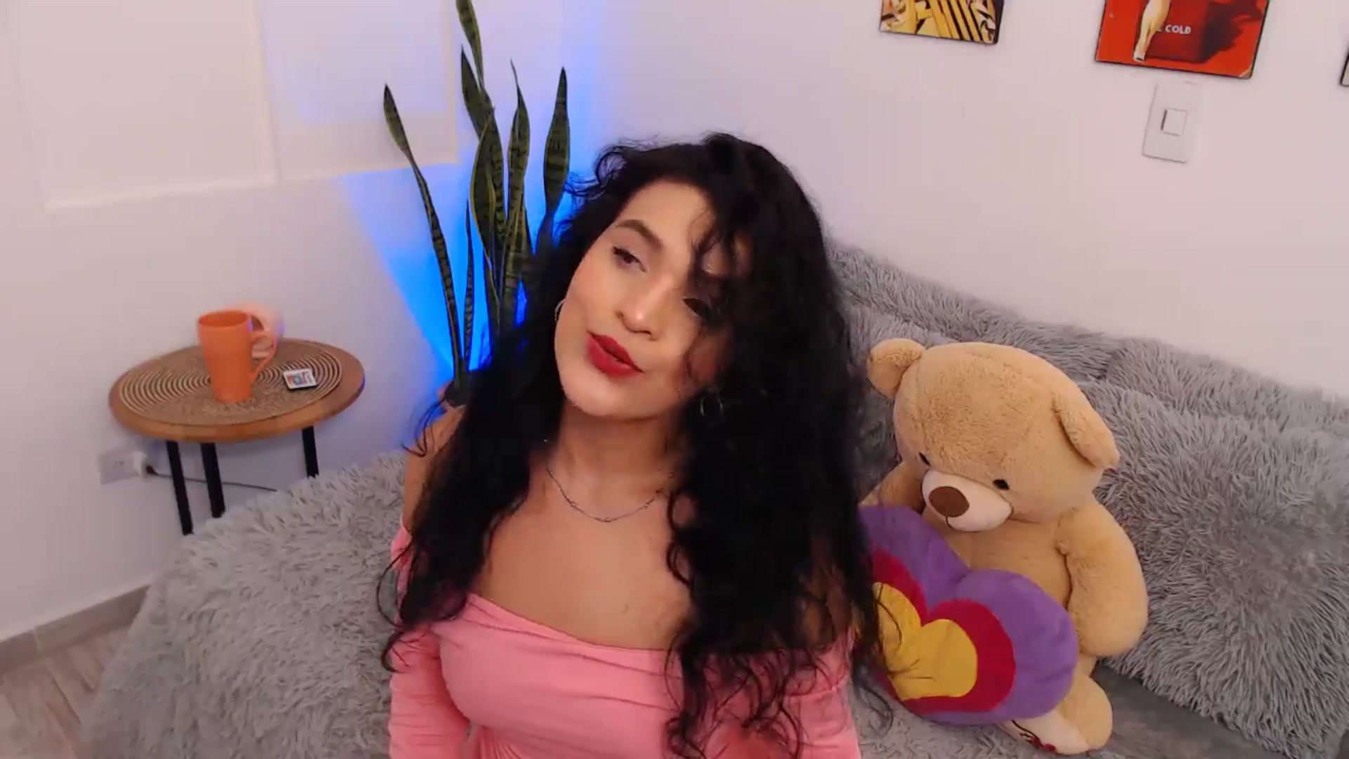 Gallery image thumbnail from VictoriaOsman's myfreecams stream on, 04/14/2026, 07:02 image 16 of 20