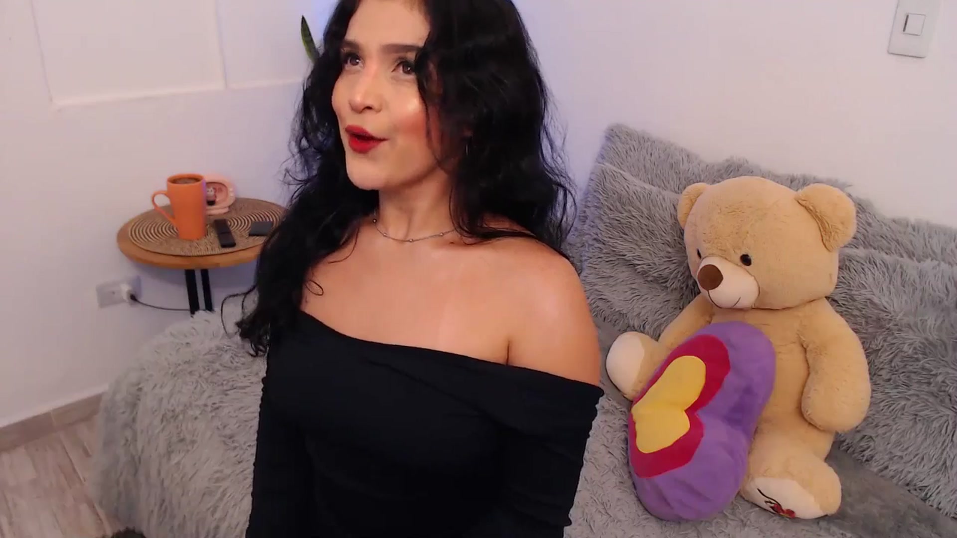 Gallery image thumbnail from VictoriaOsman's myfreecams stream on, 04/30/2026, 06:23 image 2 of 20