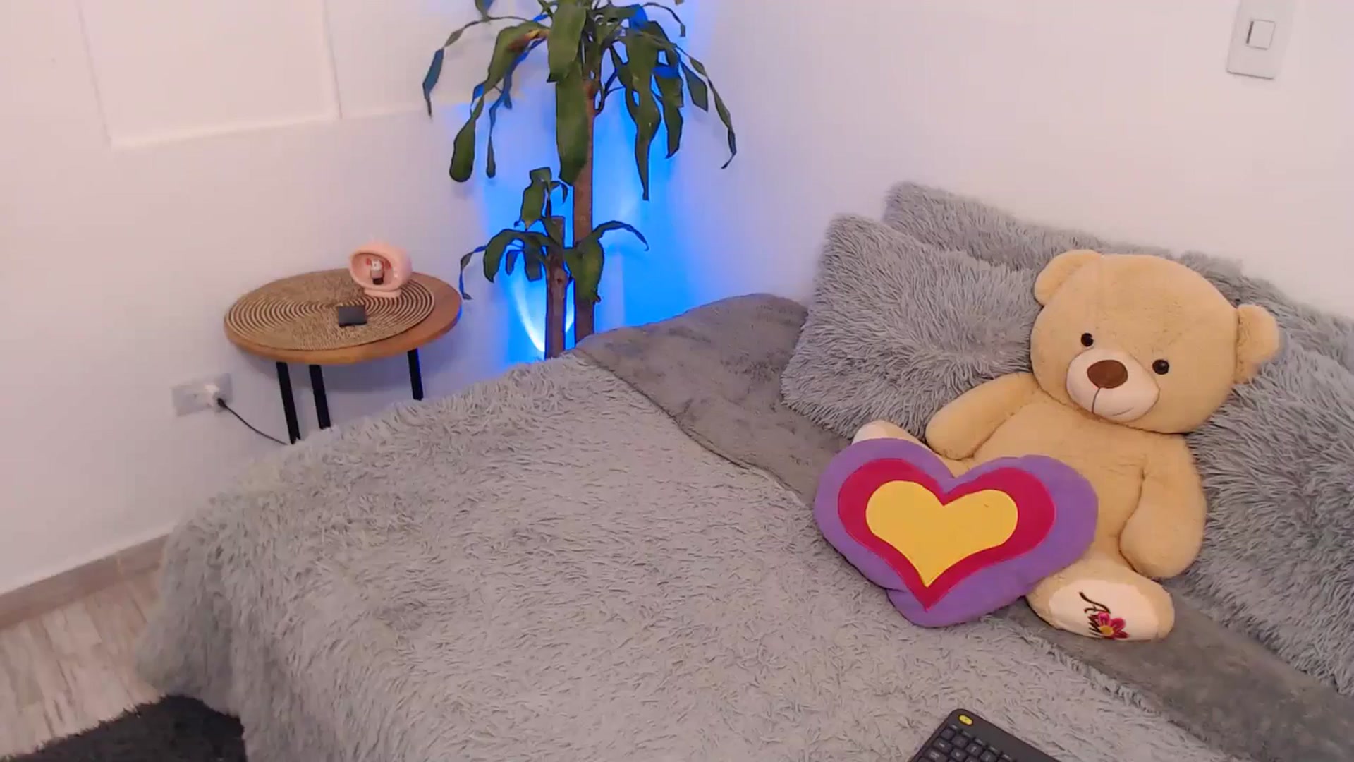 Gallery image thumbnail from VictoriaOsman's myfreecams stream on, 05/08/2026, 07:07 image 9 of 20