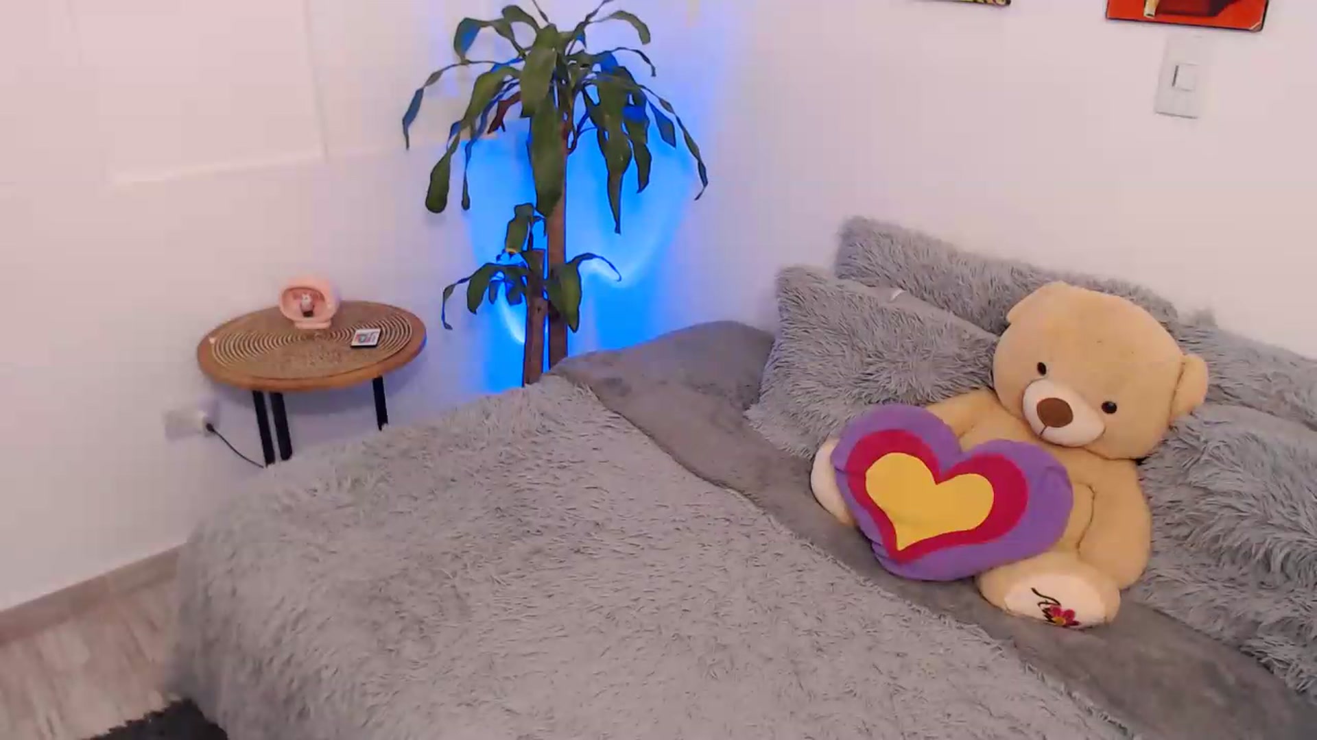 Gallery image thumbnail from VictoriaOsman's myfreecams stream on, 05/12/2026, 06:57 image 3 of 20