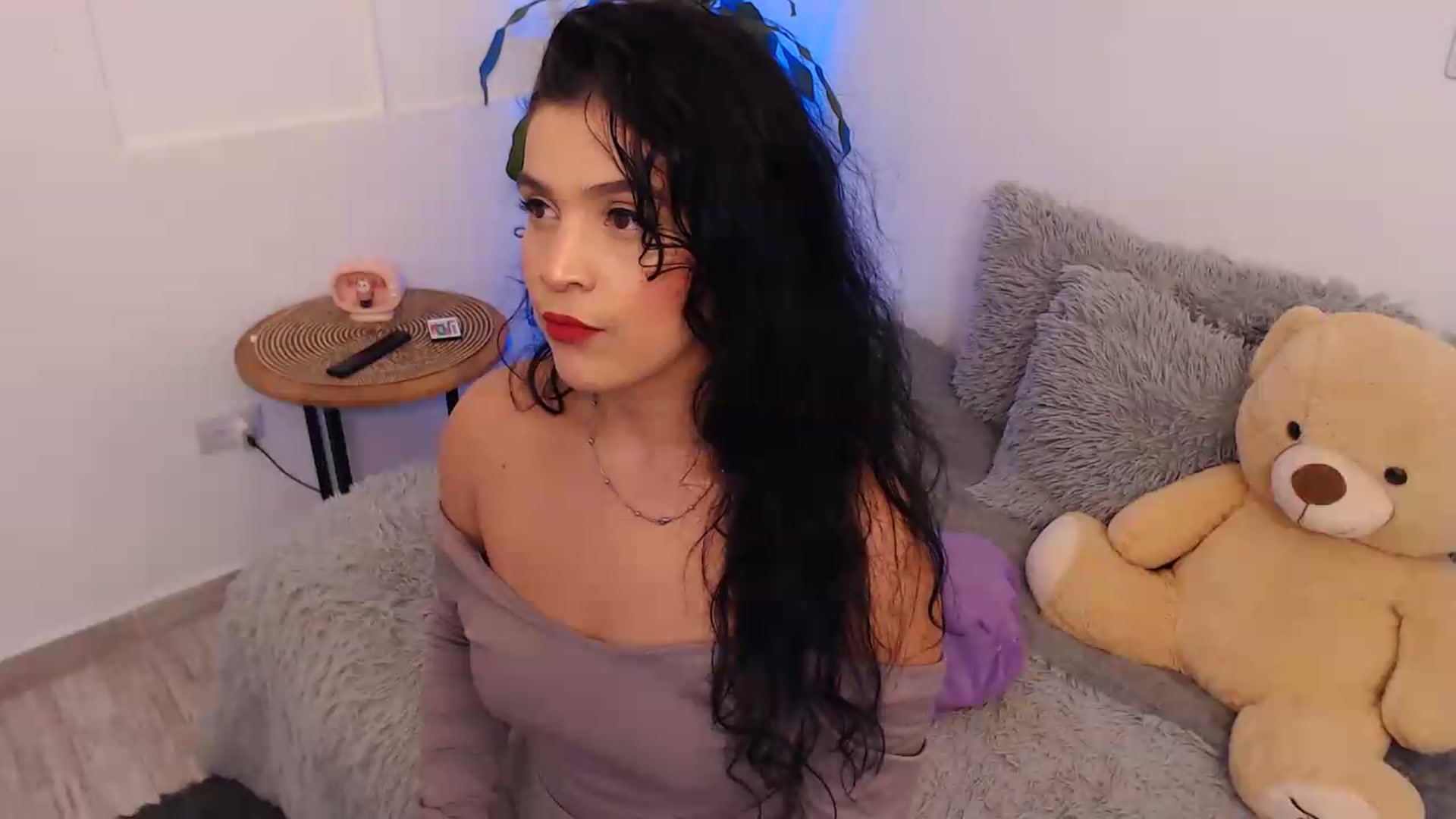 Gallery image thumbnail from VictoriaOsman's myfreecams stream on, 05/14/2026, 06:55 image 9 of 20