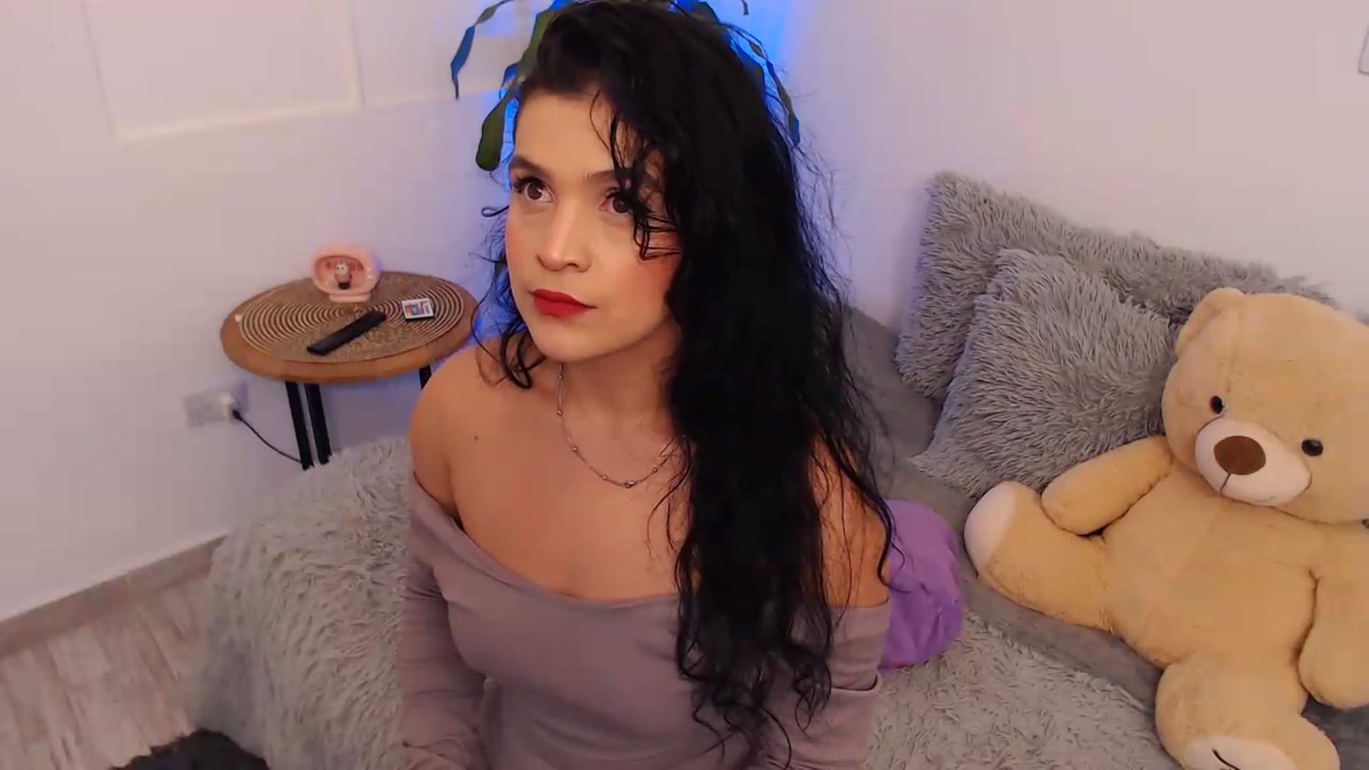 Gallery image thumbnail from VictoriaOsman's myfreecams stream on, 05/14/2026, 06:55 image 12 of 20
