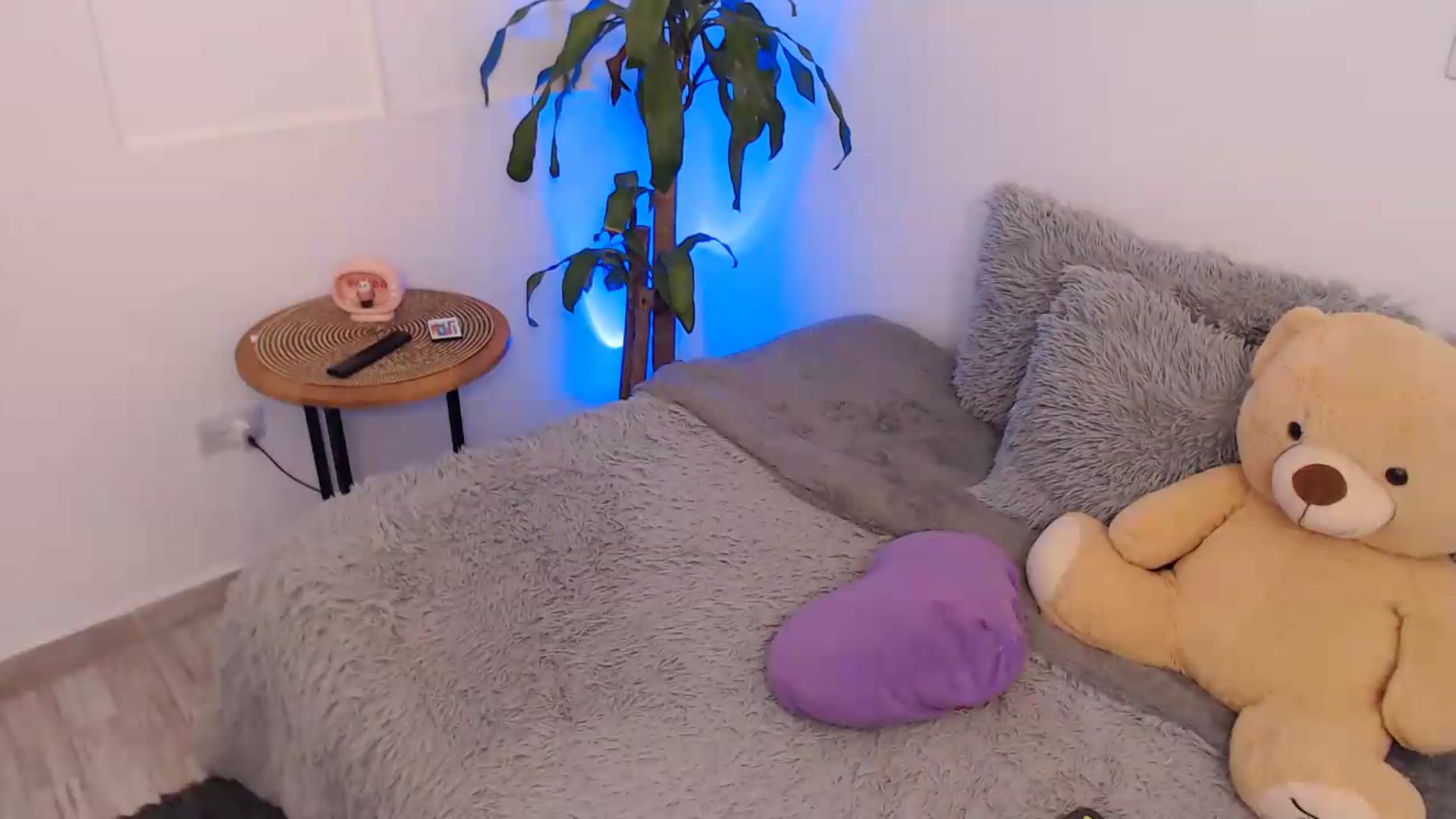 Gallery image thumbnail from VictoriaOsman's myfreecams stream on, 05/14/2026, 06:55 image 16 of 20