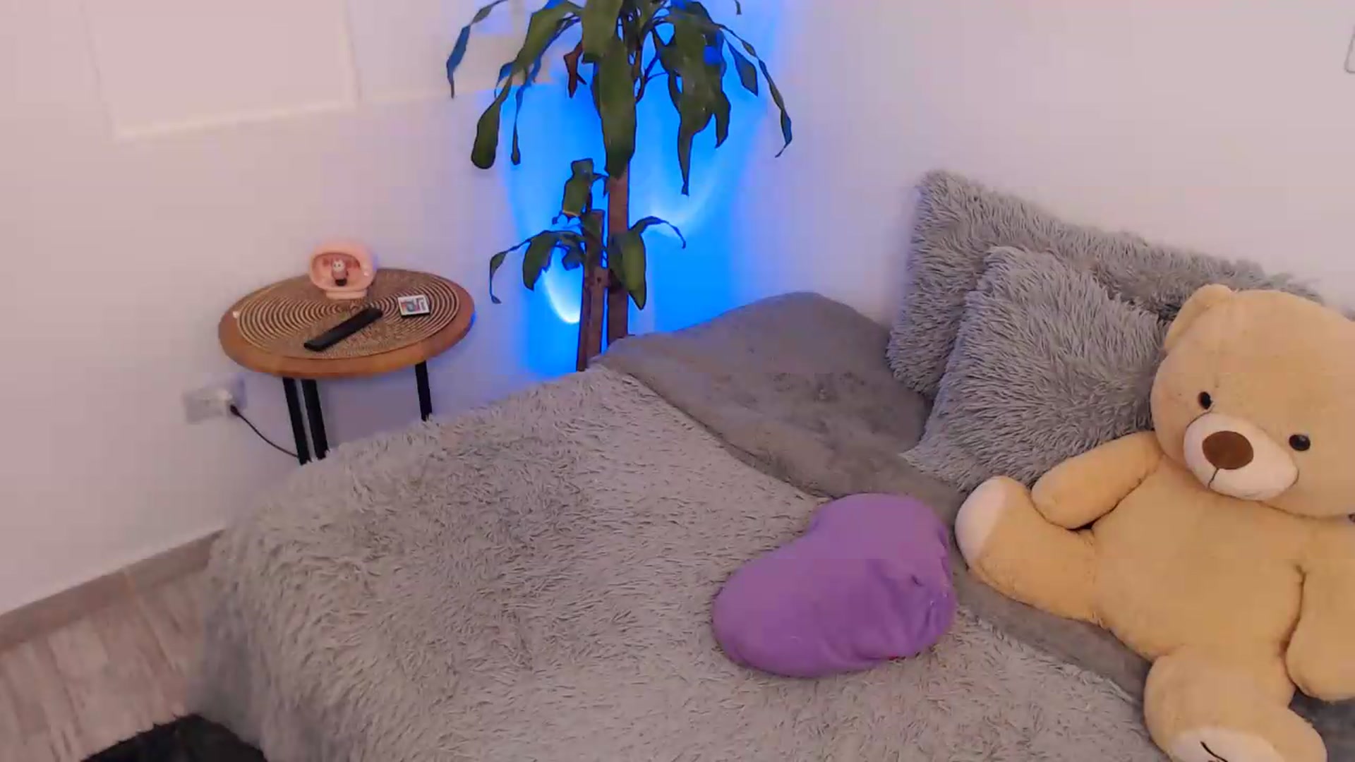 Gallery image thumbnail from VictoriaOsman's myfreecams stream on, 05/14/2026, 06:55 image 3 of 20
