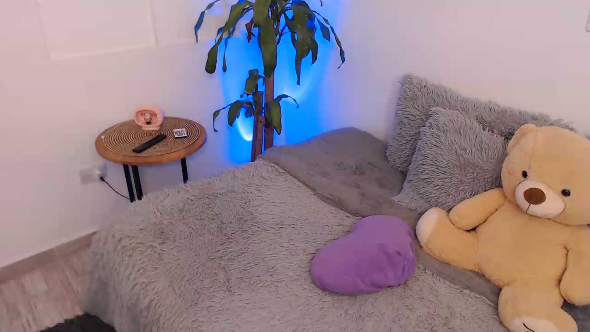 Gallery image thumbnail from VictoriaOsman's myfreecams stream on, 05/14/2026, 06:55 image 4 of 20