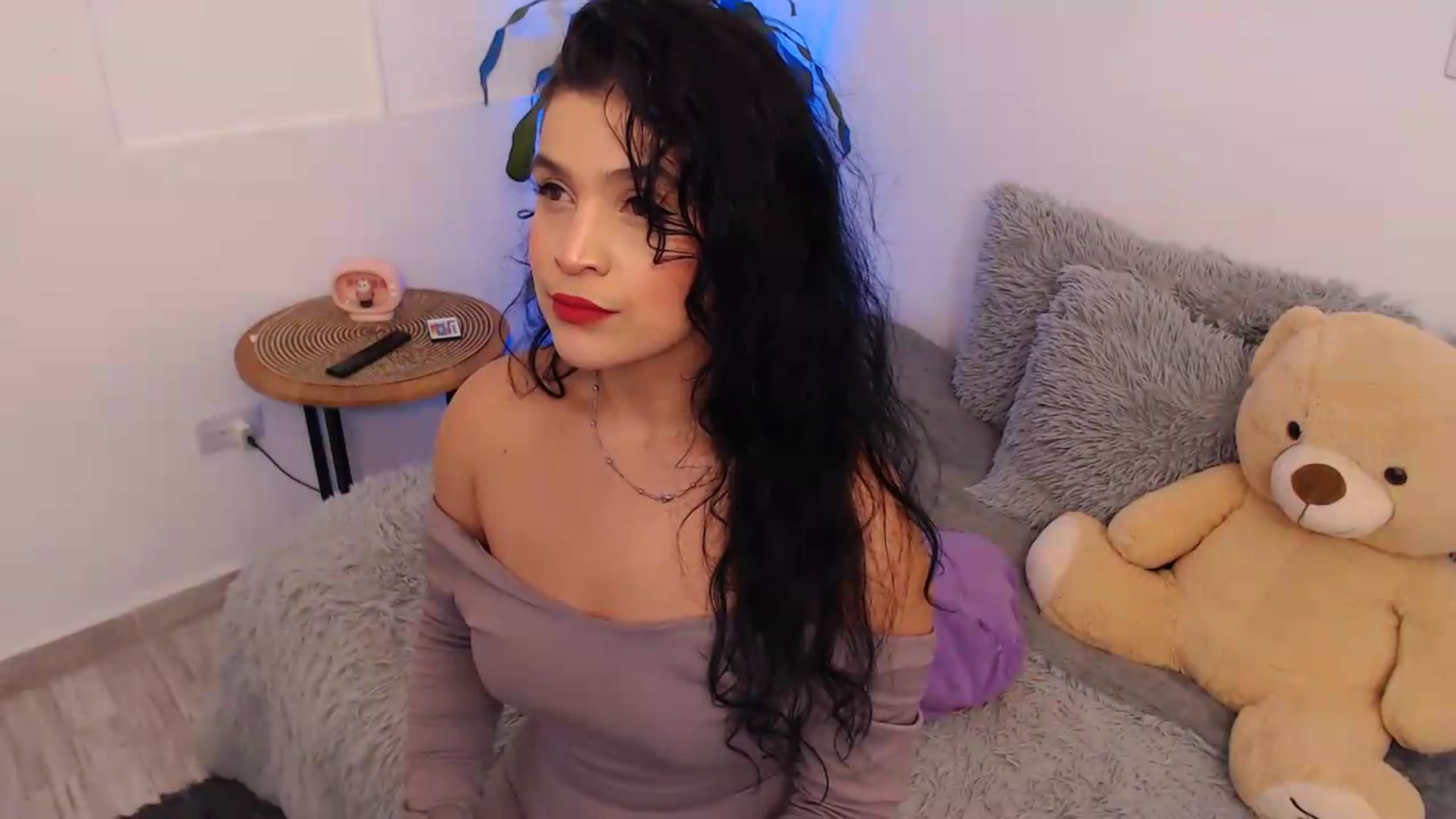 Gallery image thumbnail from VictoriaOsman's myfreecams stream on, 05/14/2026, 06:55 image 13 of 20