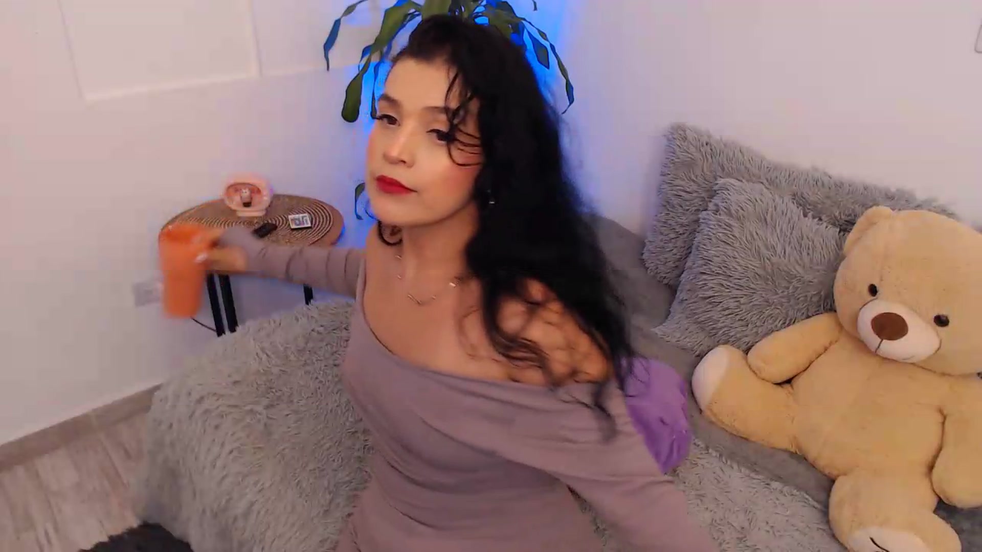 Gallery image thumbnail from VictoriaOsman's myfreecams stream on, 05/14/2026, 06:55 image 2 of 20