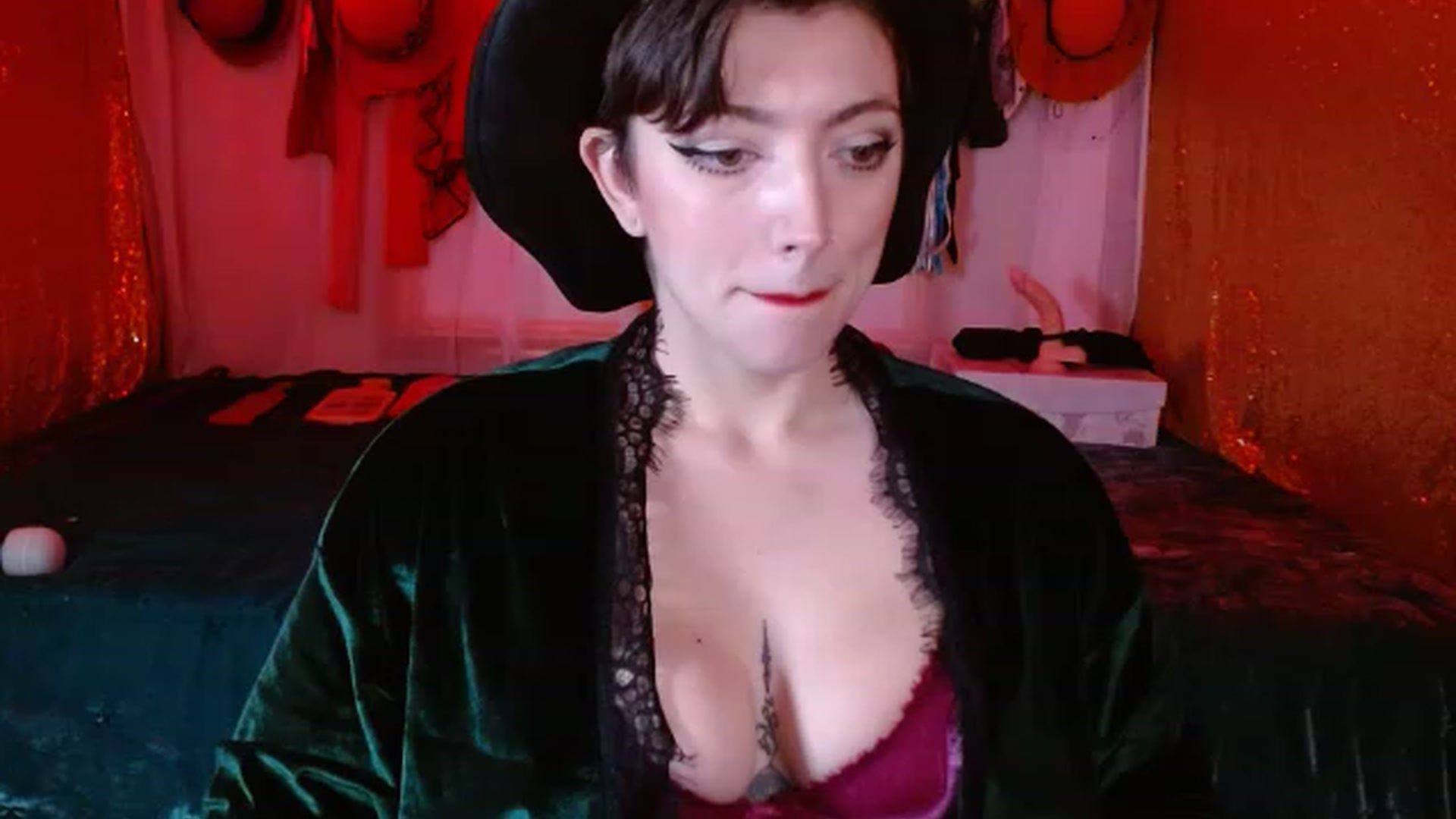 Gallery image thumbnail from VictoriaViero's myfreecams stream on, 11/17/2022, 02:37 image 16 of 20