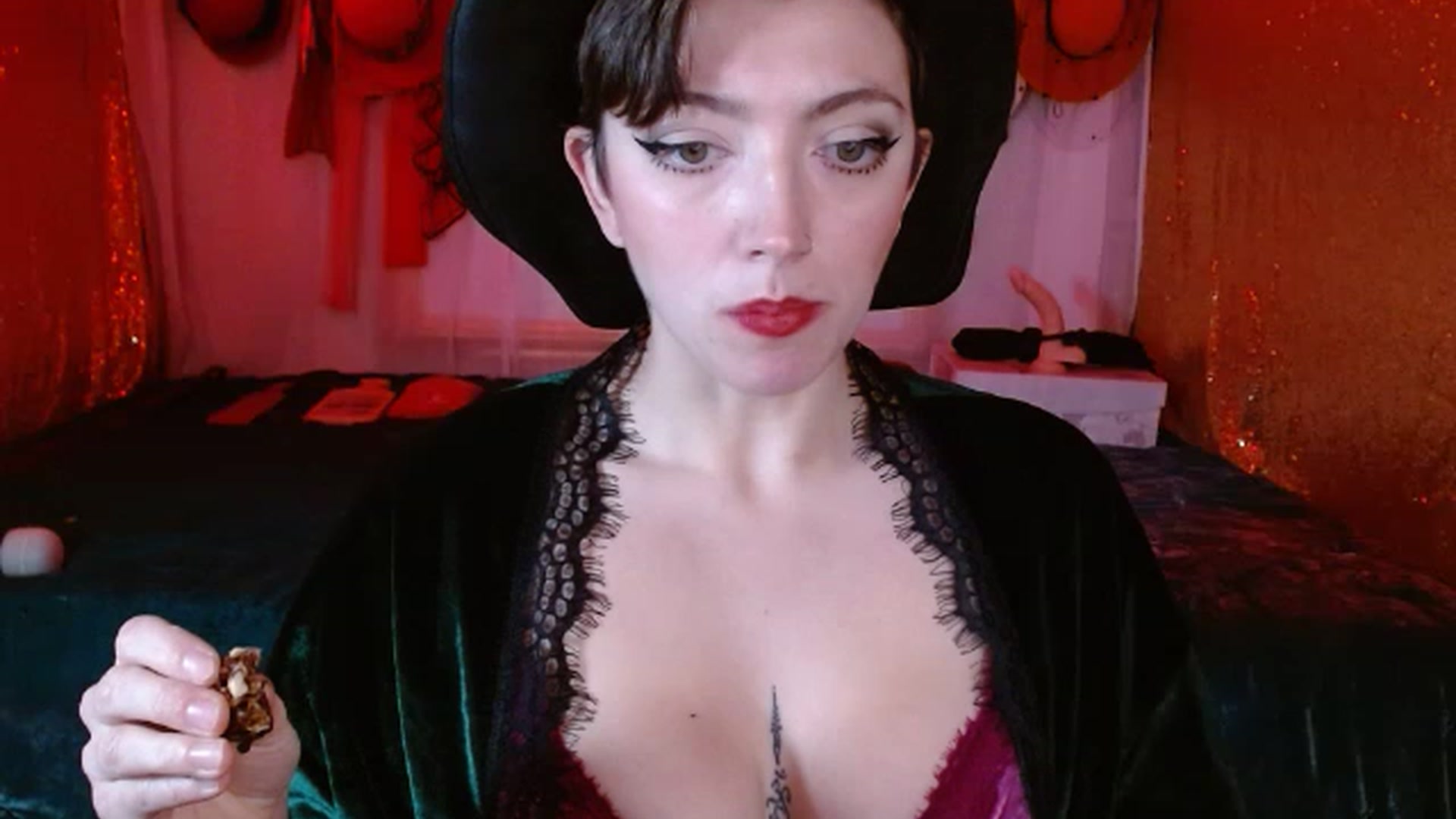 Gallery image thumbnail from VictoriaViero's myfreecams stream on, 11/17/2022, 02:37 image 15 of 20