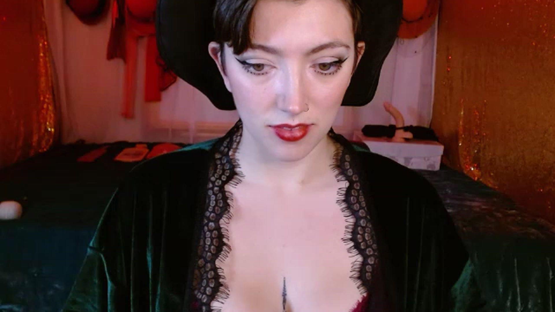 Gallery image thumbnail from VictoriaViero's myfreecams stream on, 11/17/2022, 02:37 image 9 of 20