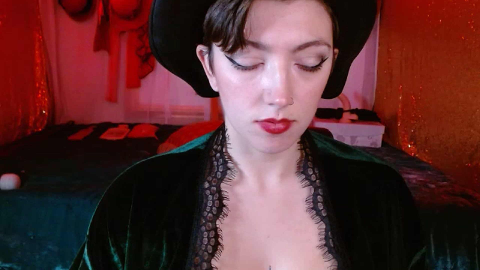 Gallery image thumbnail from VictoriaViero's myfreecams stream on, 11/17/2022, 02:37 image 17 of 20