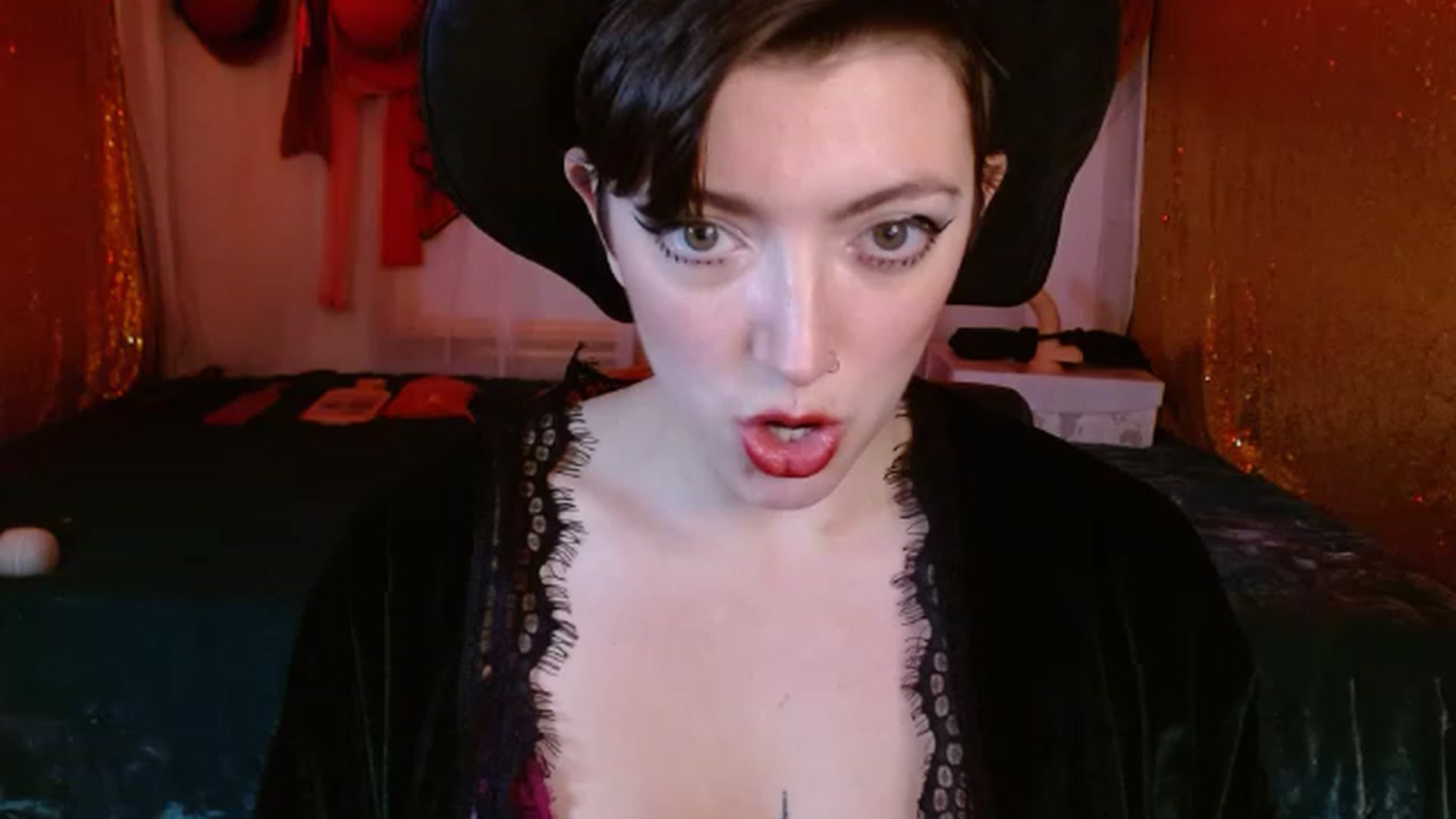 Gallery image thumbnail from VictoriaViero's myfreecams stream on, 11/17/2022, 02:37 image 5 of 20
