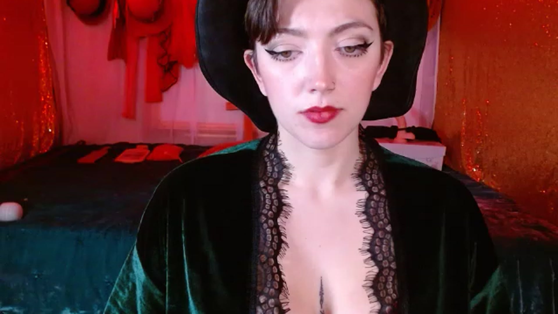 Gallery image thumbnail from VictoriaViero's myfreecams stream on, 11/17/2022, 02:37 image 12 of 20