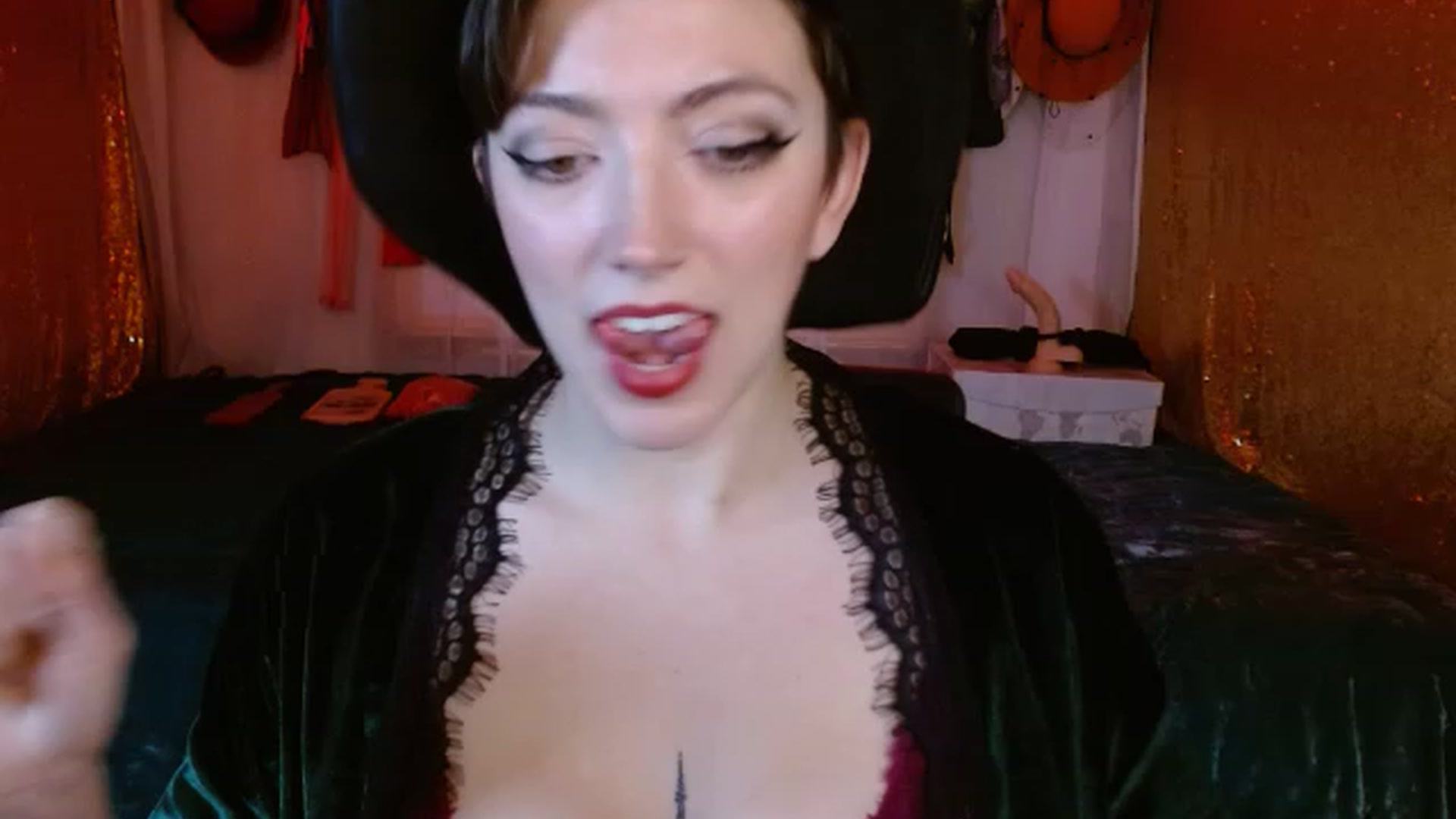 Gallery image thumbnail from VictoriaViero's myfreecams stream on, 11/17/2022, 02:37 image 7 of 20