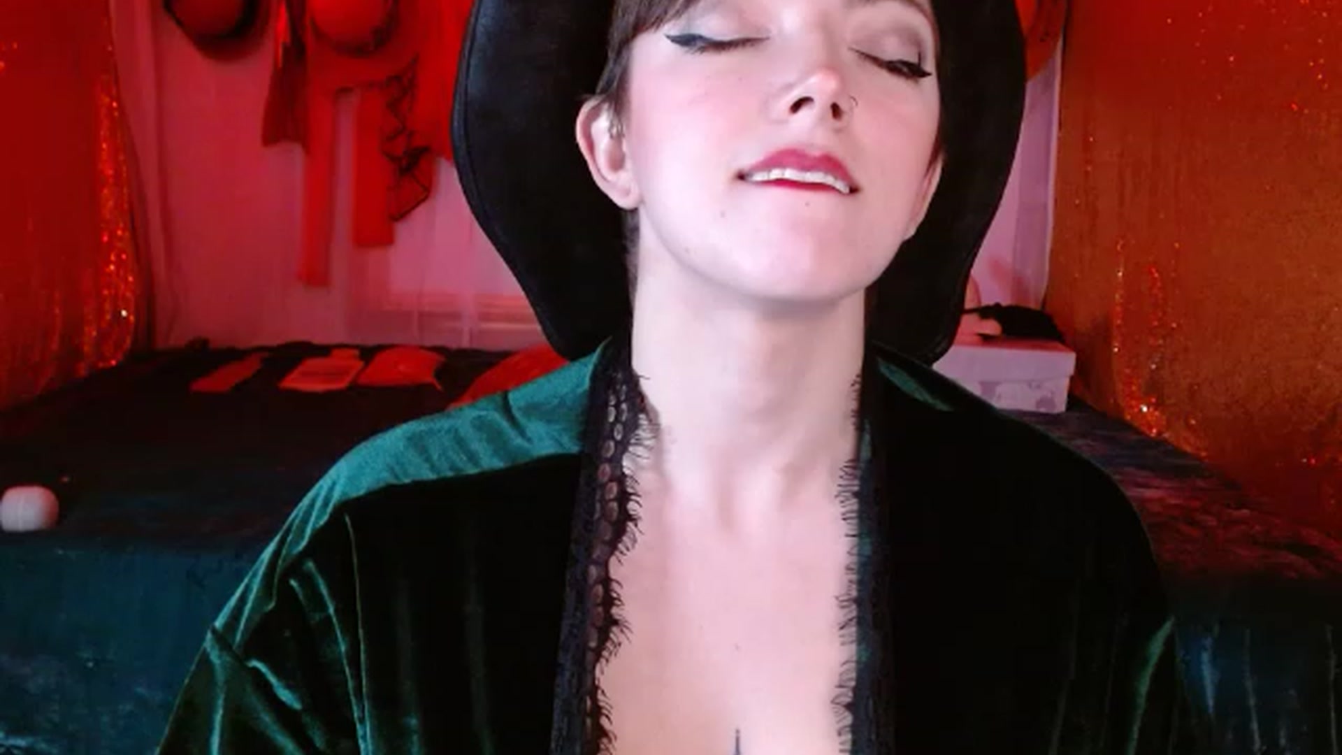 Gallery image thumbnail from VictoriaViero's myfreecams stream on, 11/17/2022, 02:37 image 19 of 20