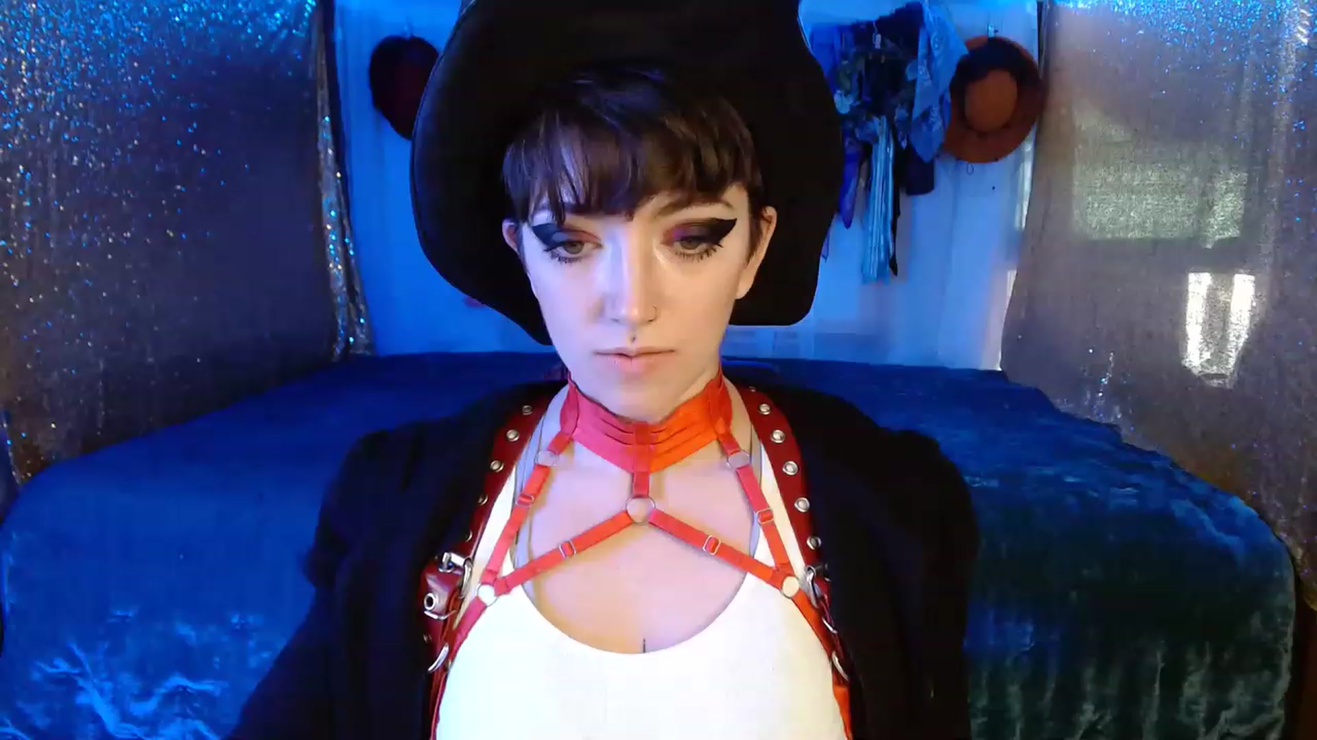 Gallery image thumbnail from VictoriaViero's myfreecams stream on, 11/18/2022, 15:24 image 19 of 20