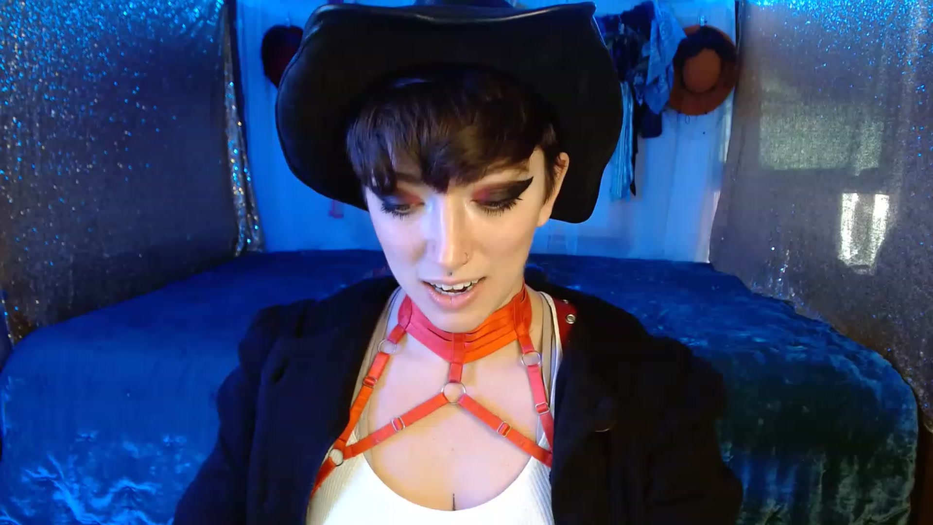 Gallery image thumbnail from VictoriaViero's myfreecams stream on, 11/18/2022, 15:24 image 17 of 20