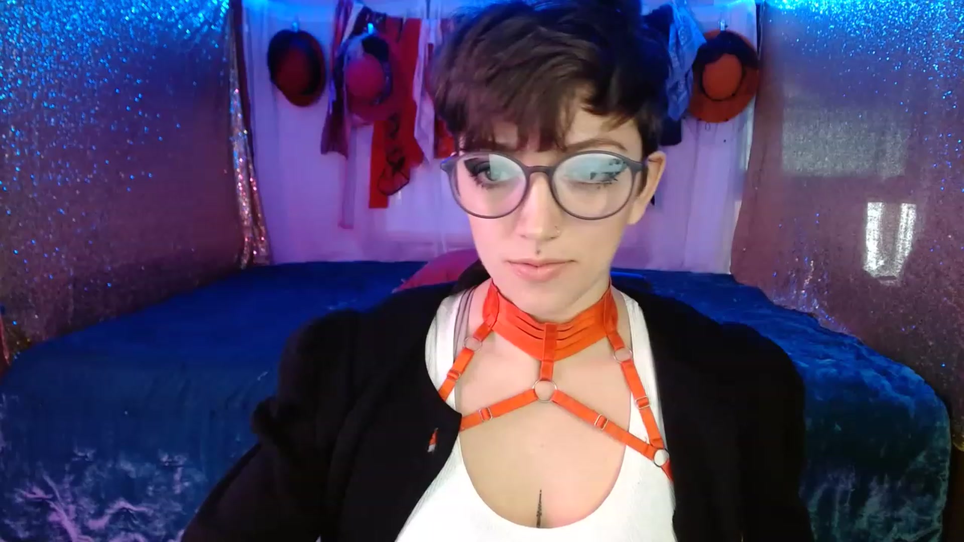 Gallery image thumbnail from VictoriaViero's myfreecams stream on, 11/18/2022, 15:24 image 4 of 20
