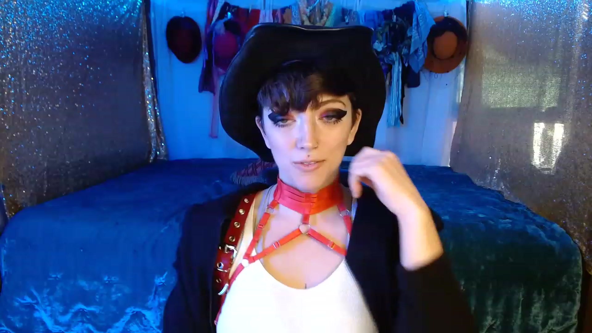 Gallery image thumbnail from VictoriaViero's myfreecams stream on, 11/18/2022, 15:24 image 18 of 20