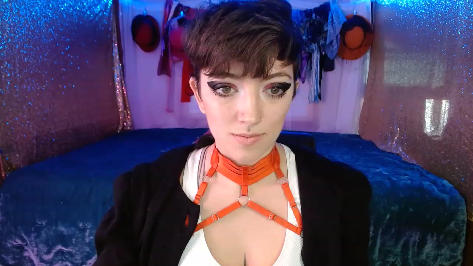 Gallery image thumbnail from VictoriaViero's myfreecams stream on, 11/18/2022, 15:24 image 2 of 20