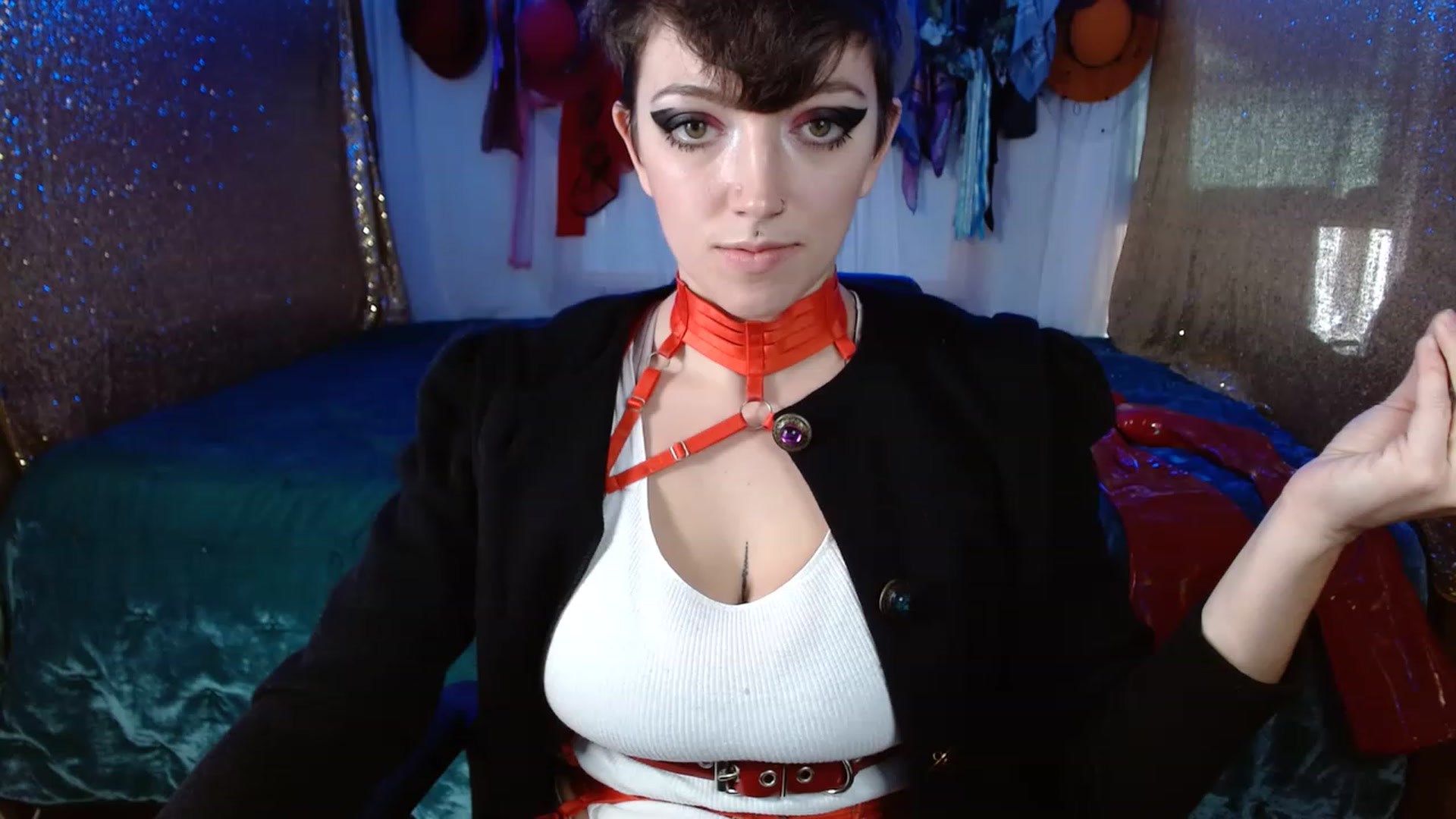 Gallery image thumbnail from VictoriaViero's myfreecams stream on, 11/18/2022, 16:50 image 18 of 20