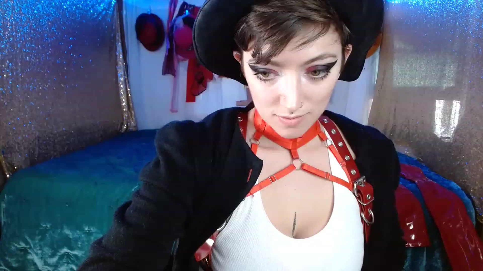 Gallery image thumbnail from VictoriaViero's myfreecams stream on, 11/18/2022, 16:50 image 1 of 20