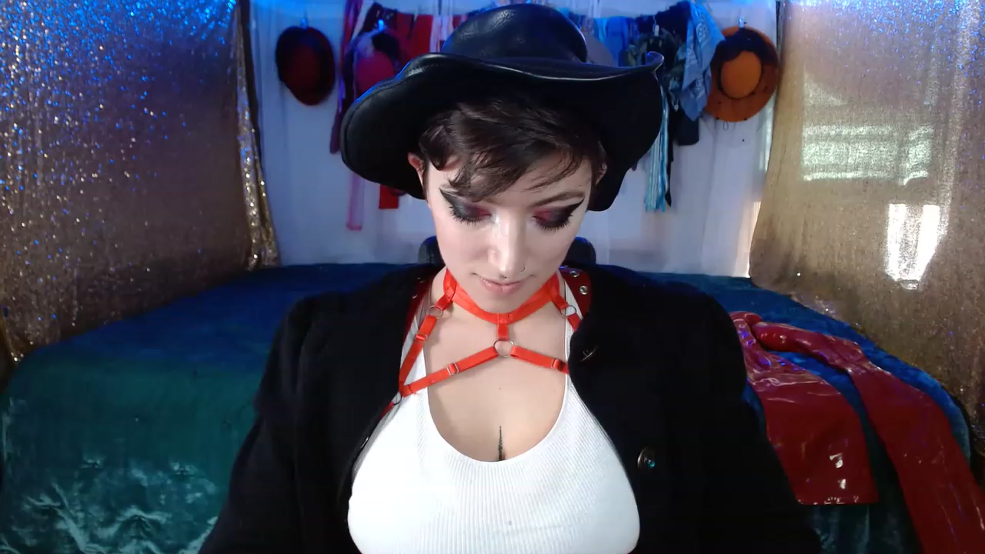 Gallery image thumbnail from VictoriaViero's myfreecams stream on, 11/18/2022, 16:50 image 8 of 20