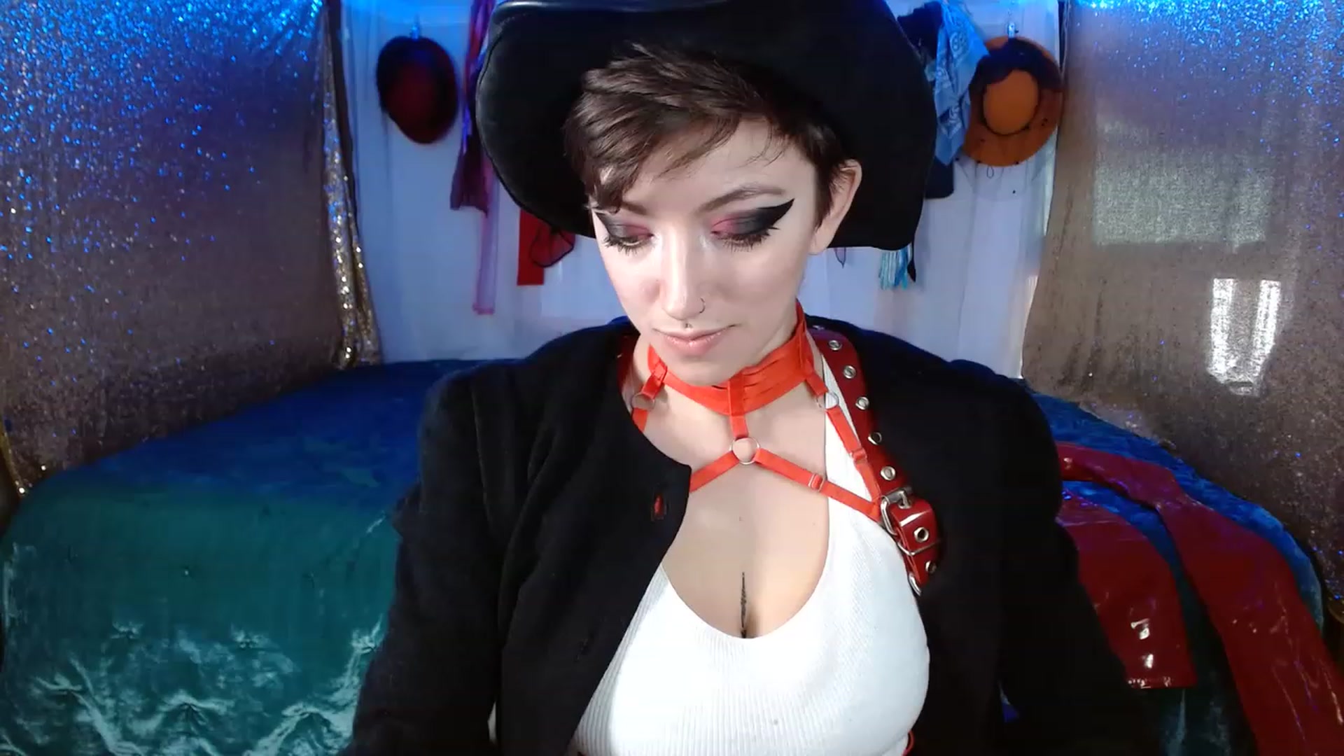 Gallery image thumbnail from VictoriaViero's myfreecams stream on, 11/18/2022, 16:50 image 4 of 20