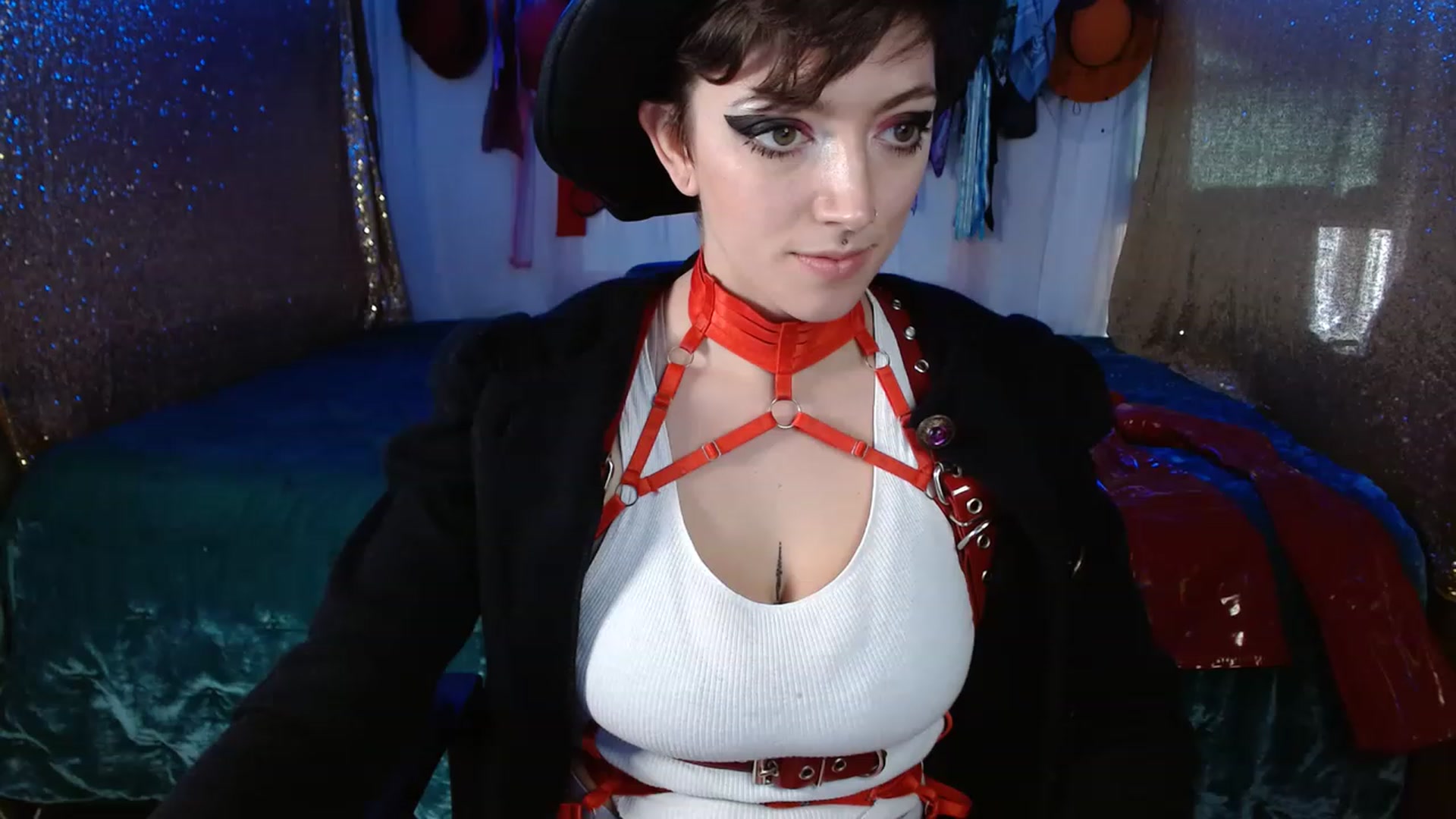 Gallery image thumbnail from VictoriaViero's myfreecams stream on, 11/18/2022, 16:50 image 11 of 20