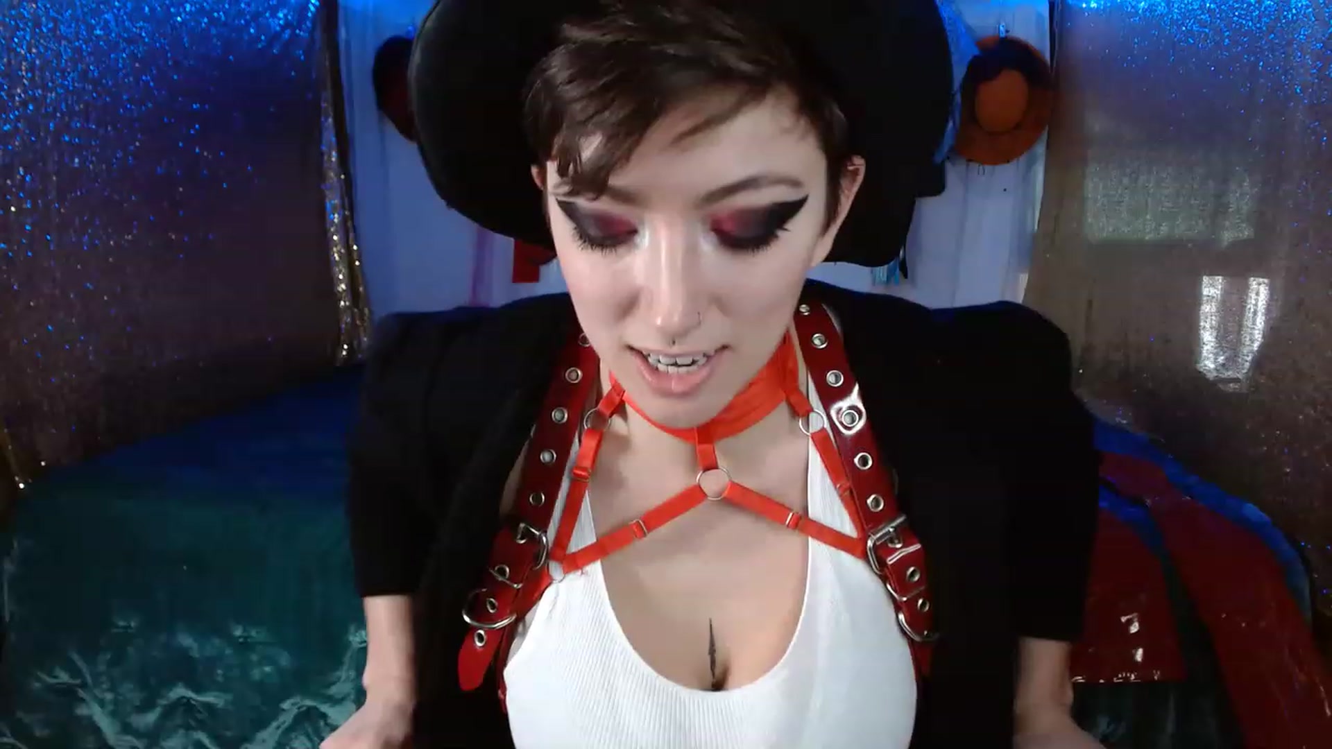 Gallery image thumbnail from VictoriaViero's myfreecams stream on, 11/18/2022, 16:50 image 5 of 20