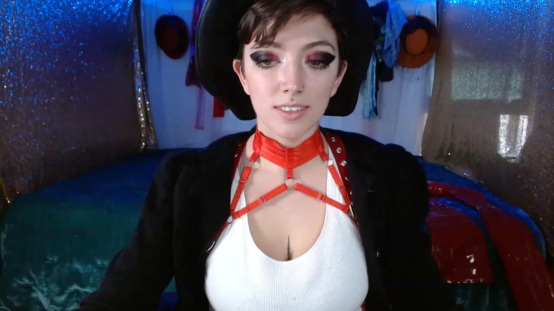 Gallery image thumbnail from VictoriaViero's myfreecams stream on, 11/18/2022, 16:50 image 6 of 20