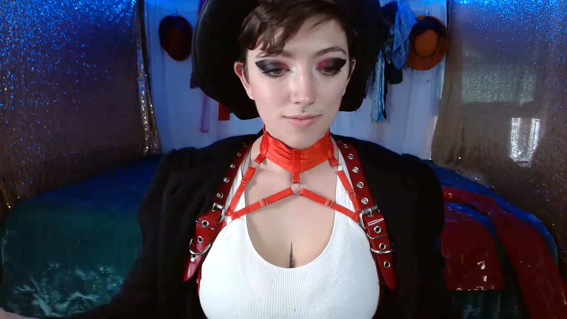 Gallery image thumbnail from VictoriaViero's myfreecams stream on, 11/18/2022, 16:50 image 9 of 20