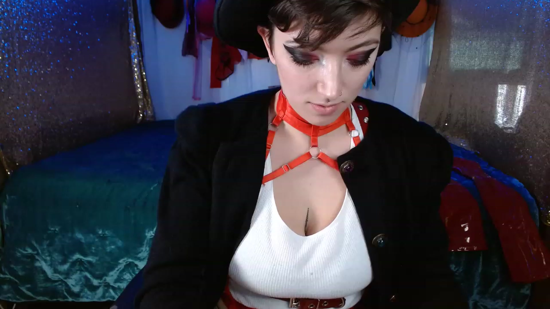 Gallery image thumbnail from VictoriaViero's myfreecams stream on, 11/18/2022, 16:50 image 10 of 20